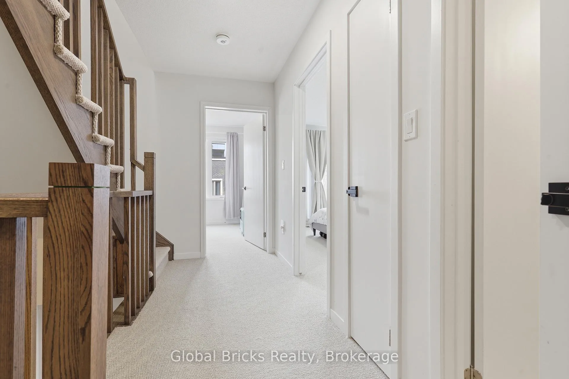 Photo 8 of Unit TH #210, 131 Honeycrisp Crescent, Vaughan, Vaughan Corporate Centre — HOMEH