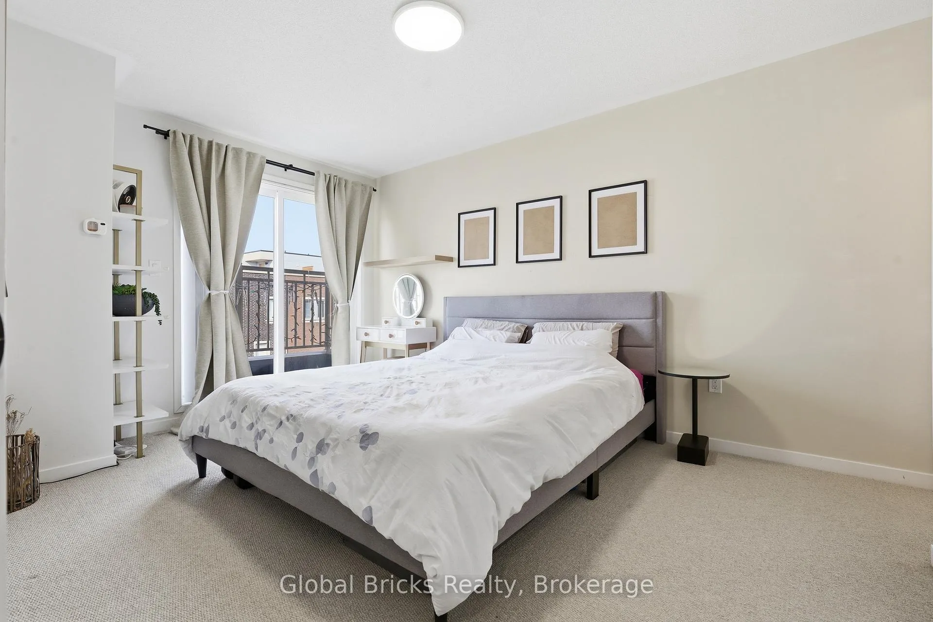 Photo 9 of Unit TH #210, 131 Honeycrisp Crescent, Vaughan, Vaughan Corporate Centre — HOMEH
