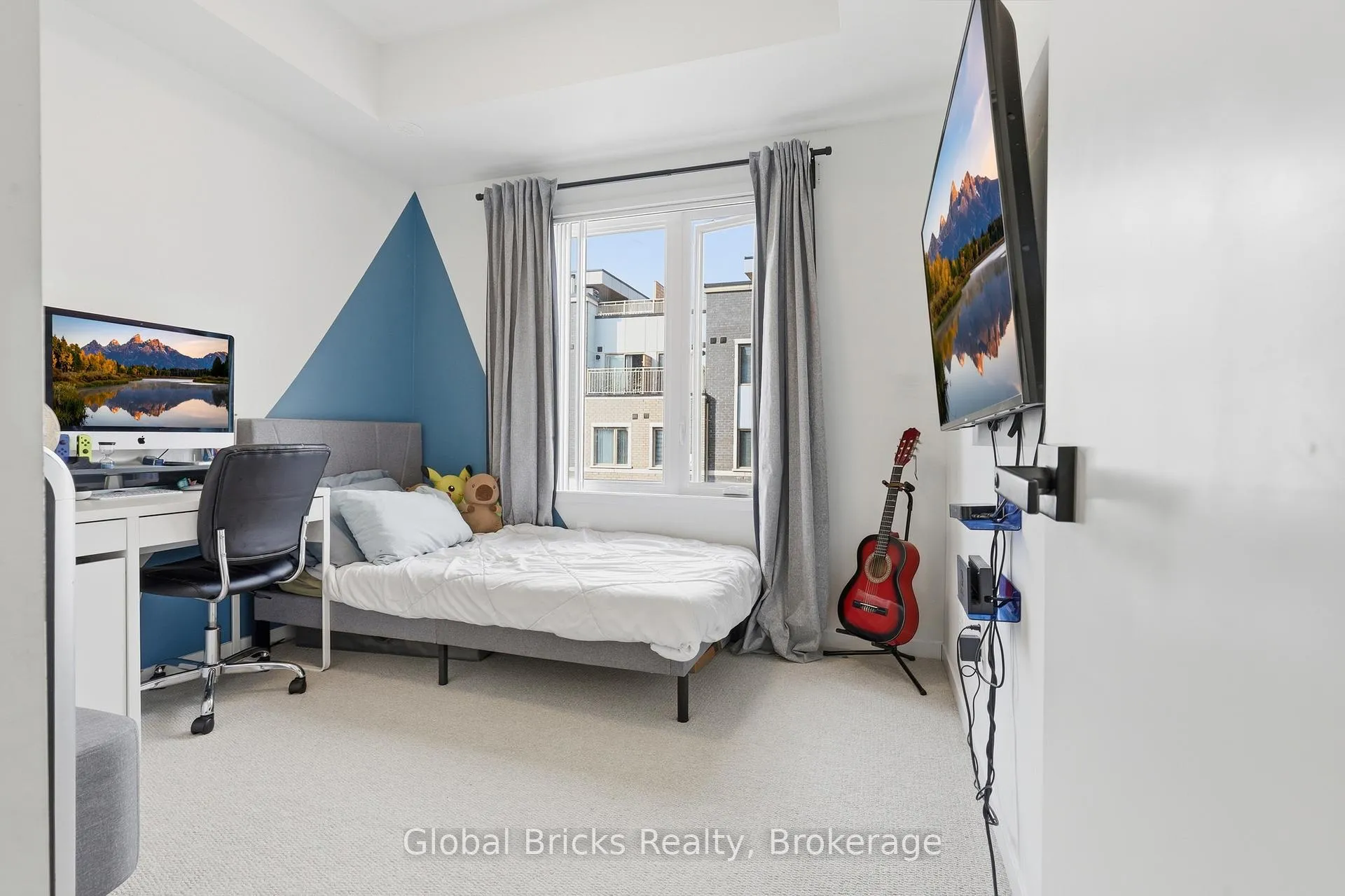 Photo 10 of Unit TH #210, 131 Honeycrisp Crescent, Vaughan, Vaughan Corporate Centre — HOMEH