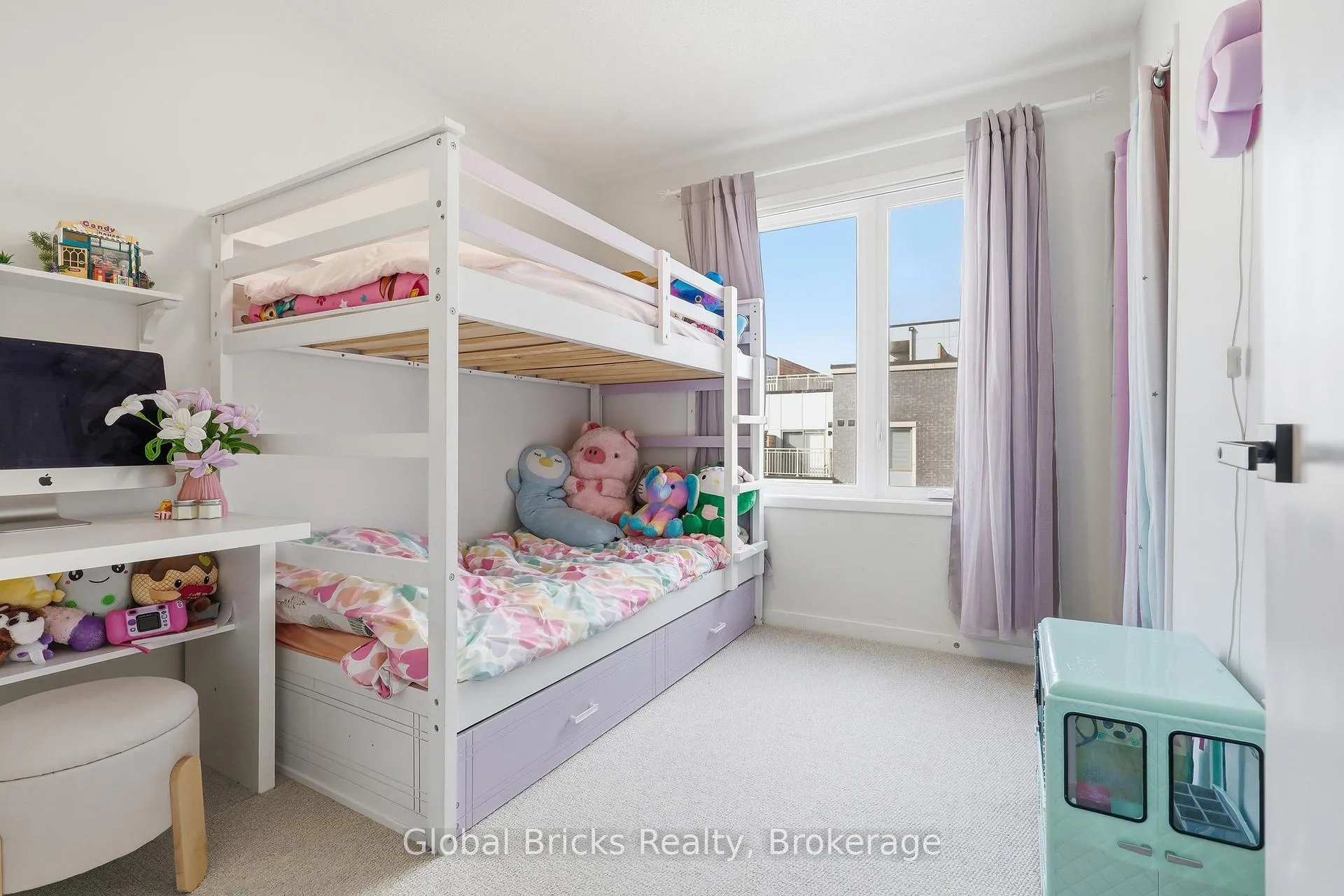 Photo 11 of Unit TH #210, 131 Honeycrisp Crescent, Vaughan, Vaughan Corporate Centre — HOMEH