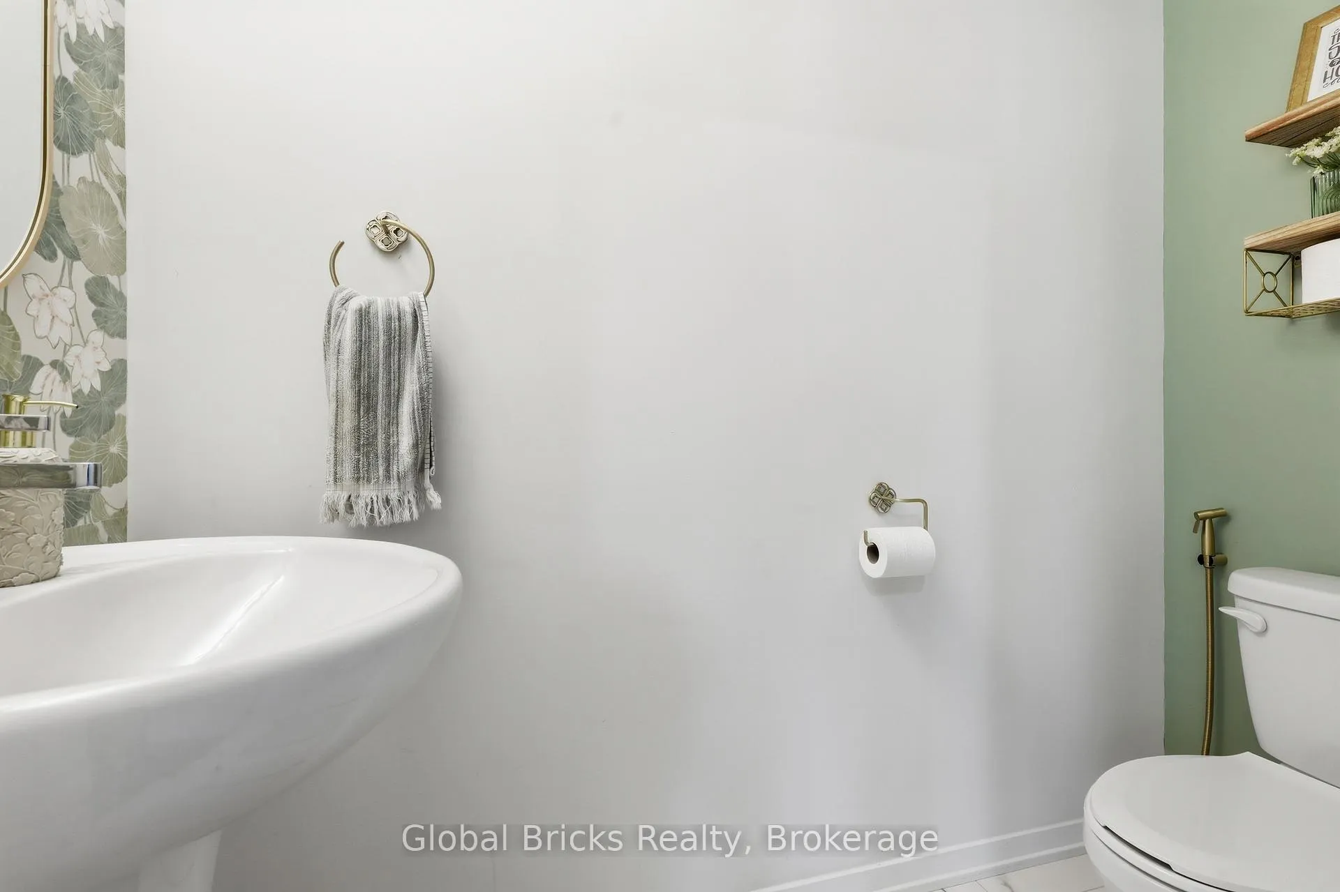 Photo 13 of Unit TH #210, 131 Honeycrisp Crescent, Vaughan, Vaughan Corporate Centre — HOMEH