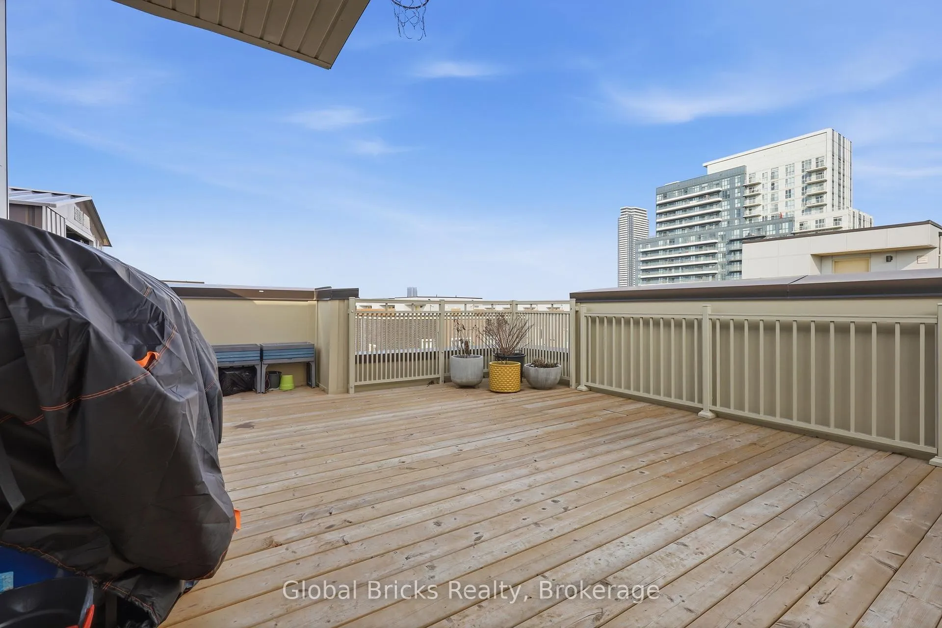 Photo 15 of Unit TH #210, 131 Honeycrisp Crescent, Vaughan, Vaughan Corporate Centre — HOMEH