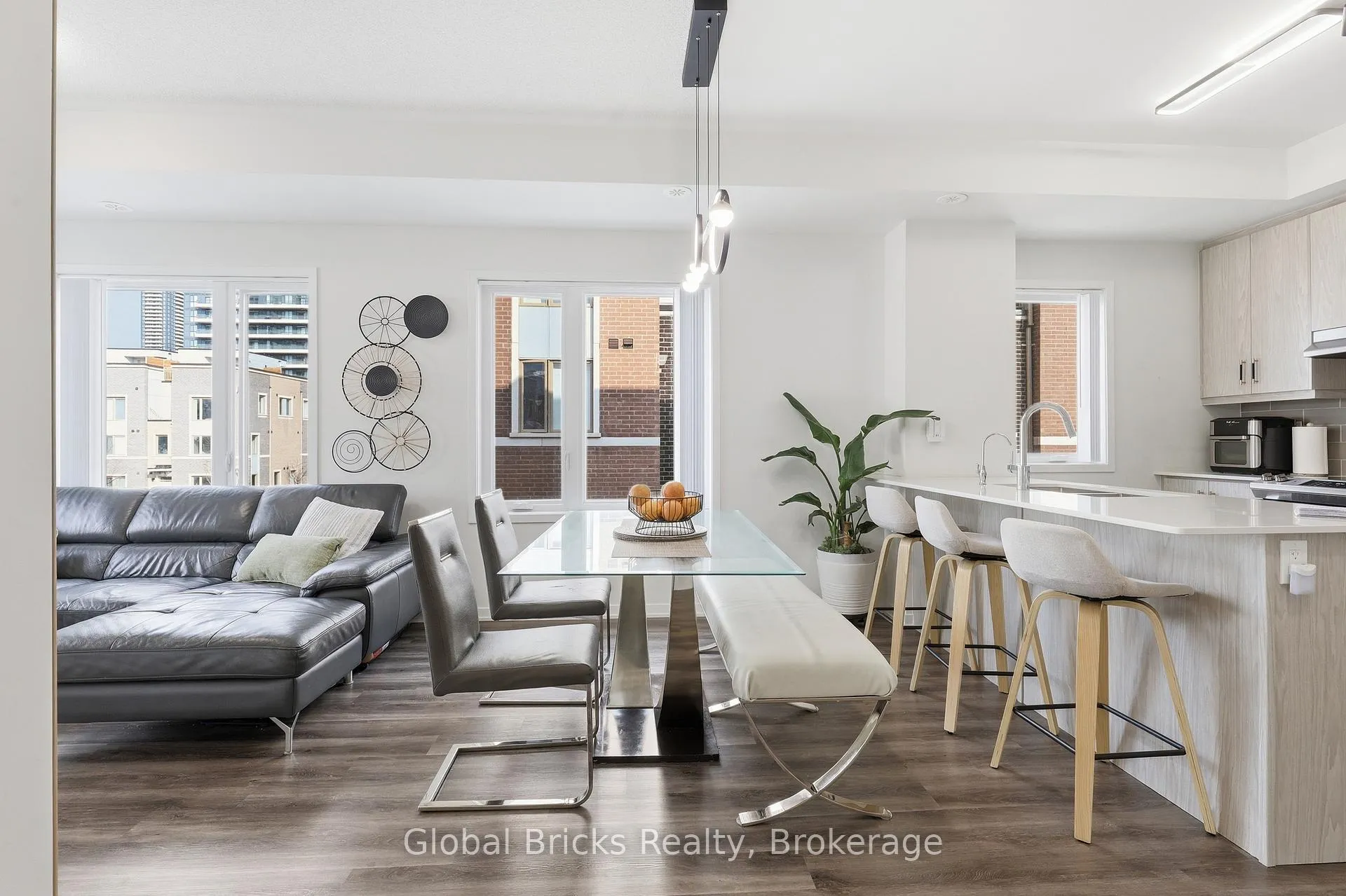 Photo 19 of Unit TH #210, 131 Honeycrisp Crescent, Vaughan, Vaughan Corporate Centre — HOMEH