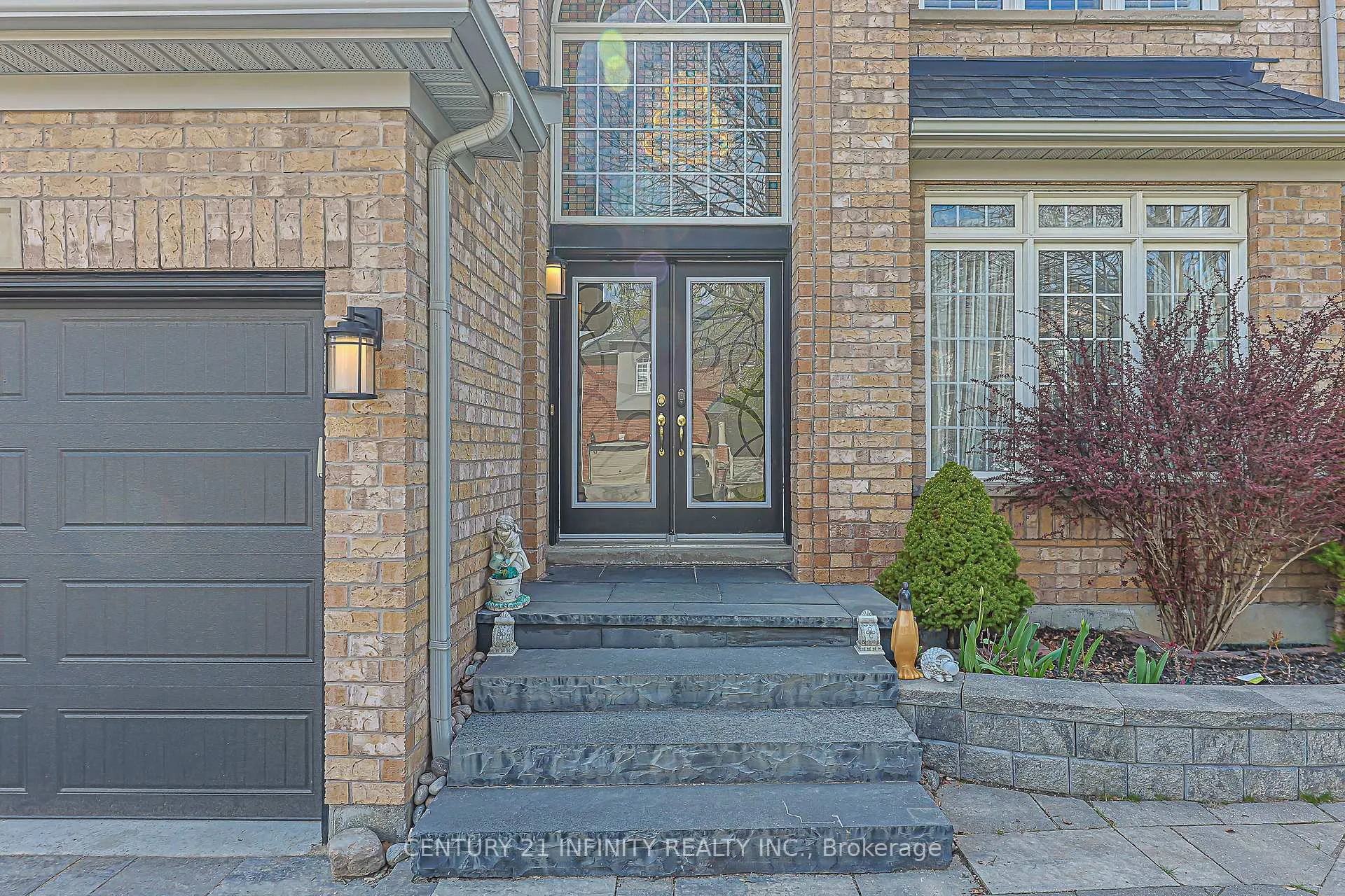 Photo 2 of 59 Splendor Drive, Whitby, Williamsburg — HOMEH