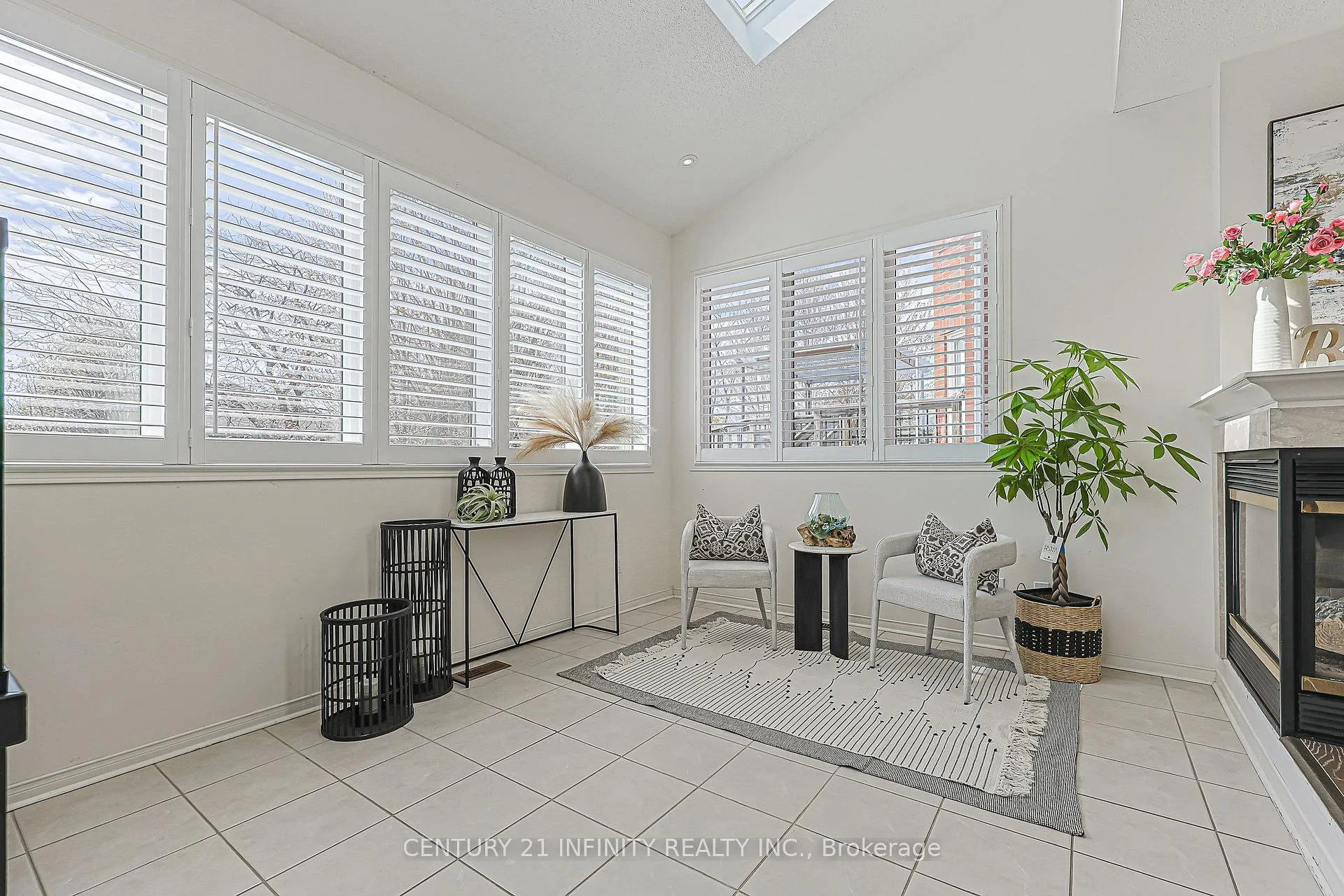 Photo 10 of 59 Splendor Drive, Whitby, Williamsburg — HOMEH
