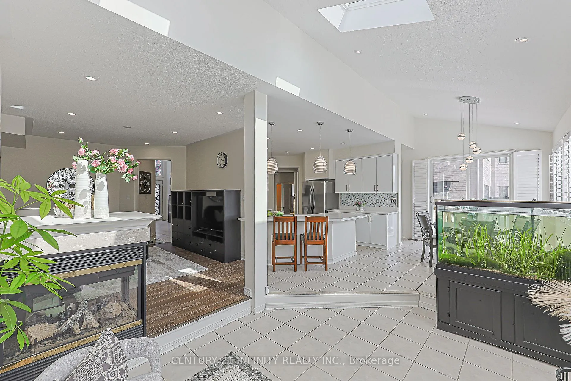 Photo 11 of 59 Splendor Drive, Whitby, Williamsburg — HOMEH