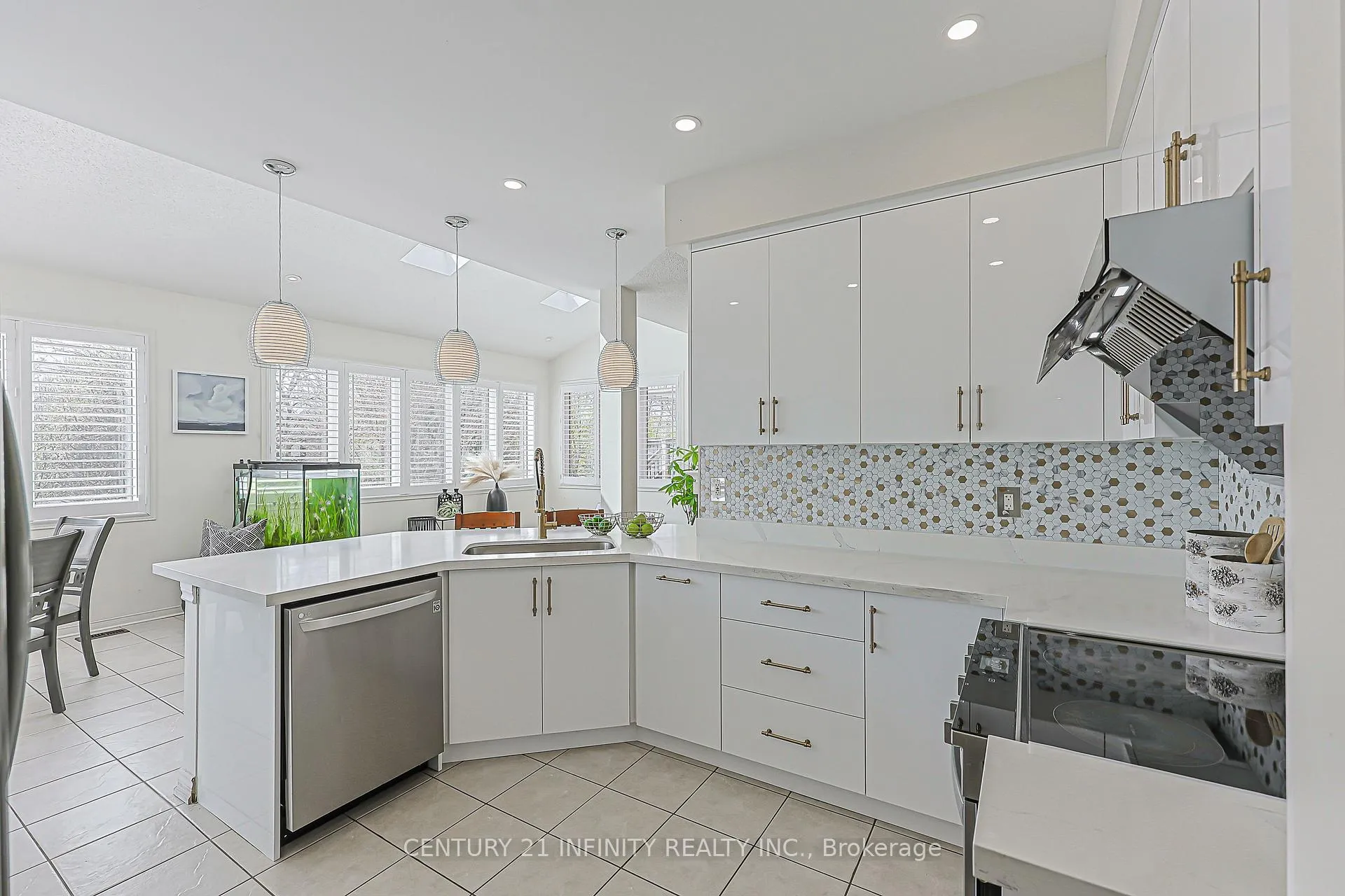 Photo 16 of 59 Splendor Drive, Whitby, Williamsburg — HOMEH