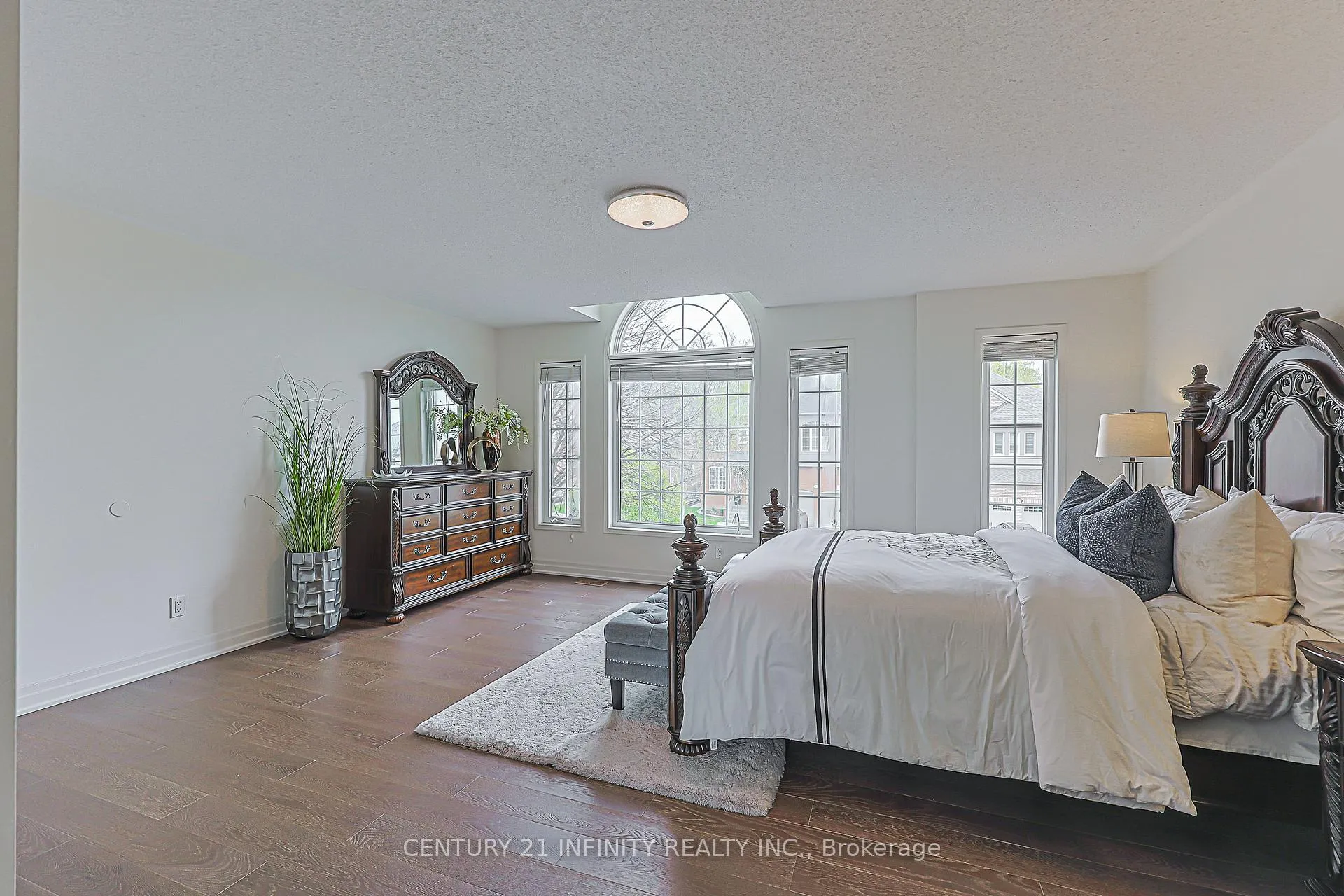 Photo 23 of 59 Splendor Drive, Whitby, Williamsburg — HOMEH