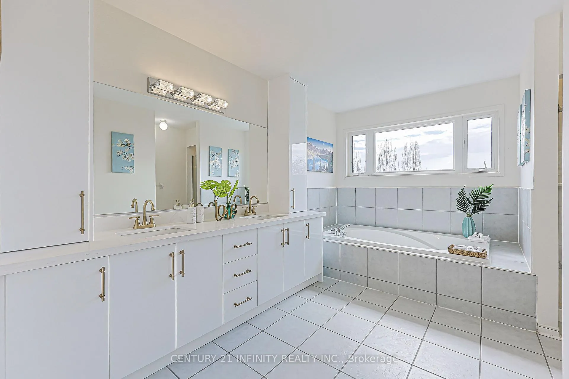 Photo 24 of 59 Splendor Drive, Whitby, Williamsburg — HOMEH