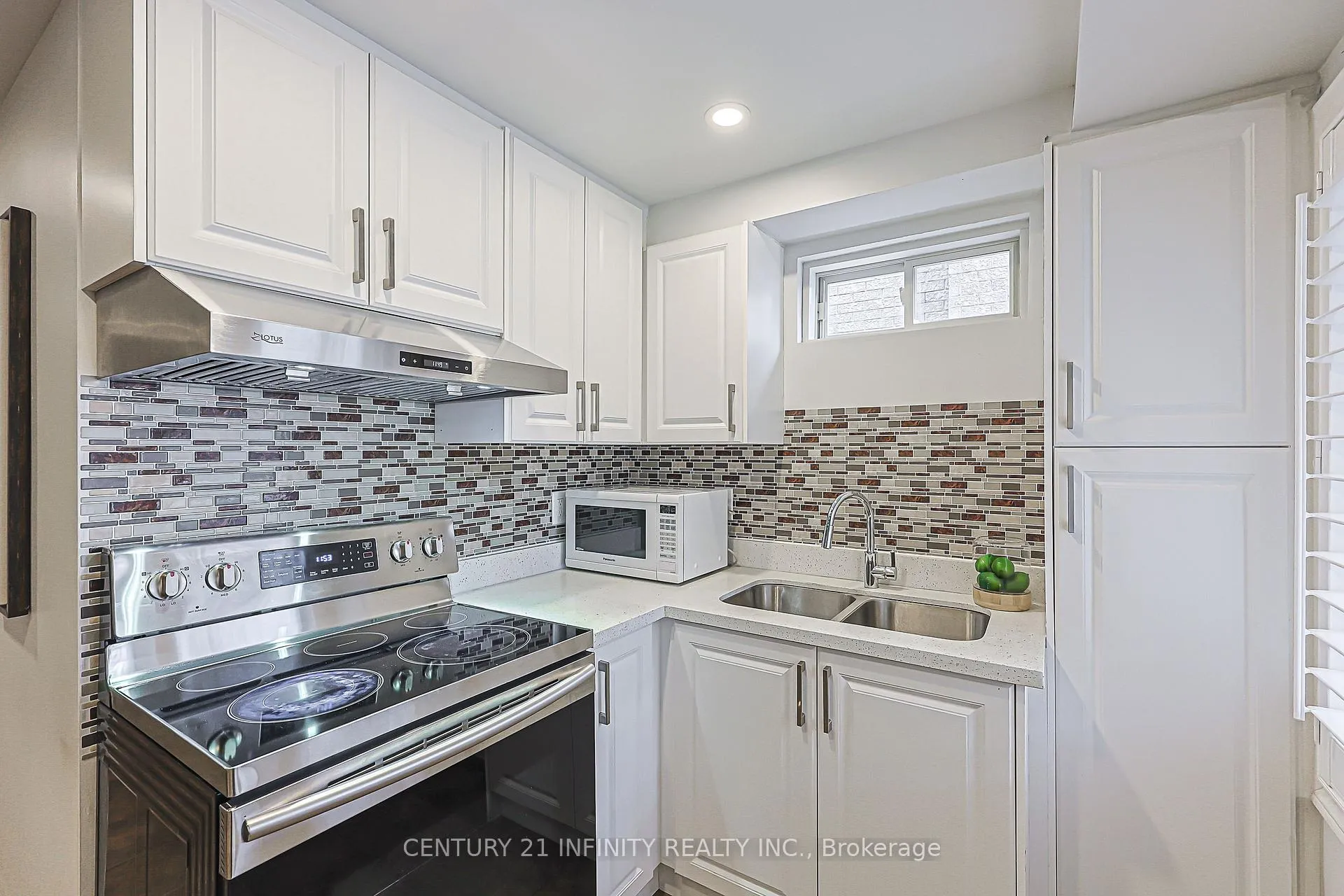 Photo 38 of 59 Splendor Drive, Whitby, Williamsburg — HOMEH