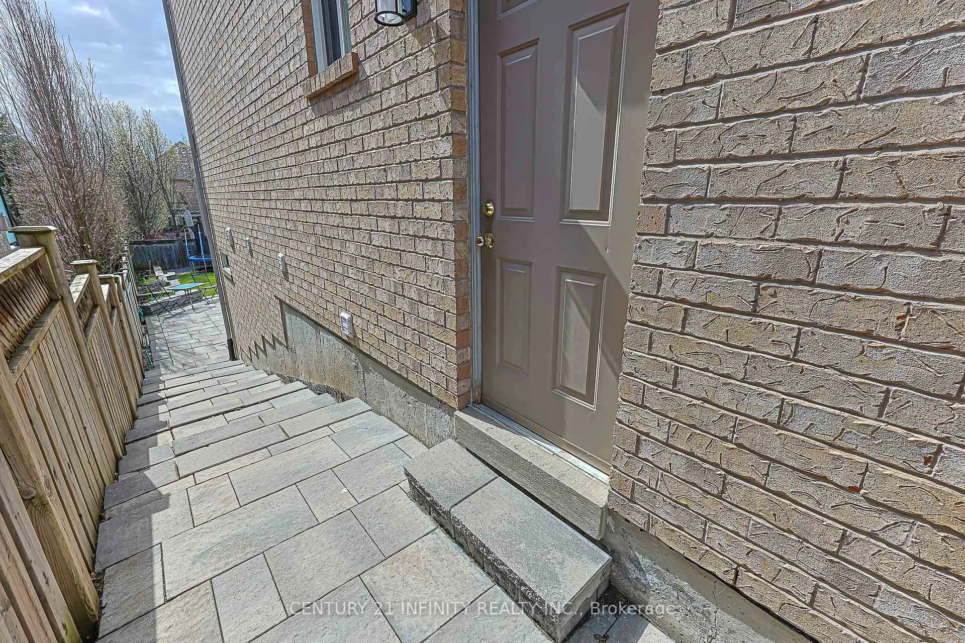 Photo 44 of 59 Splendor Drive, Whitby, Williamsburg — HOMEH