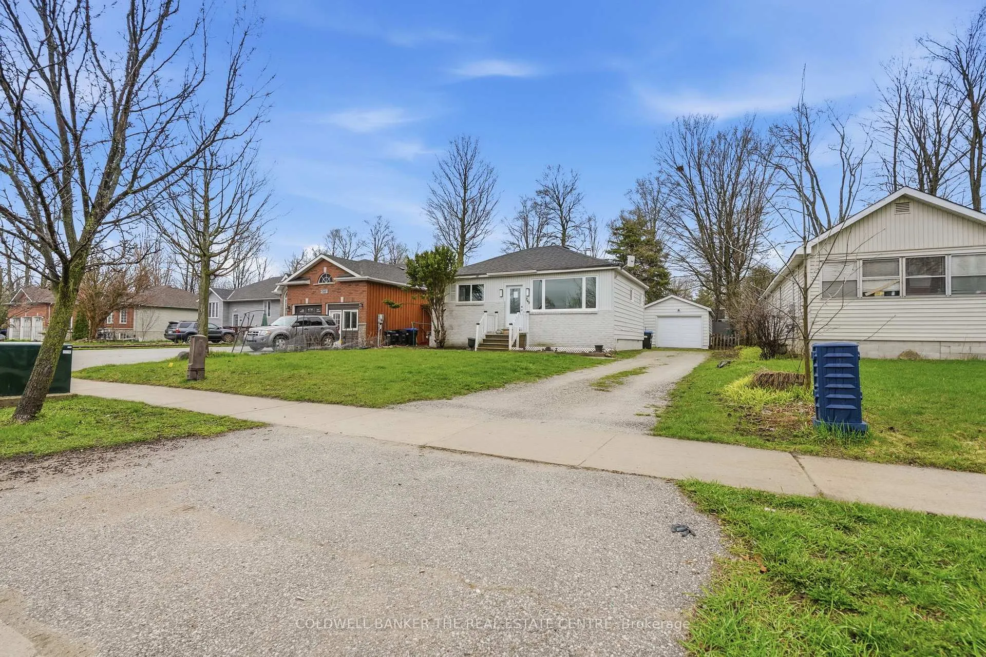 Photo 2 of 749 Innisfil Beach Road, Innisfil, Alcona — HOMEH