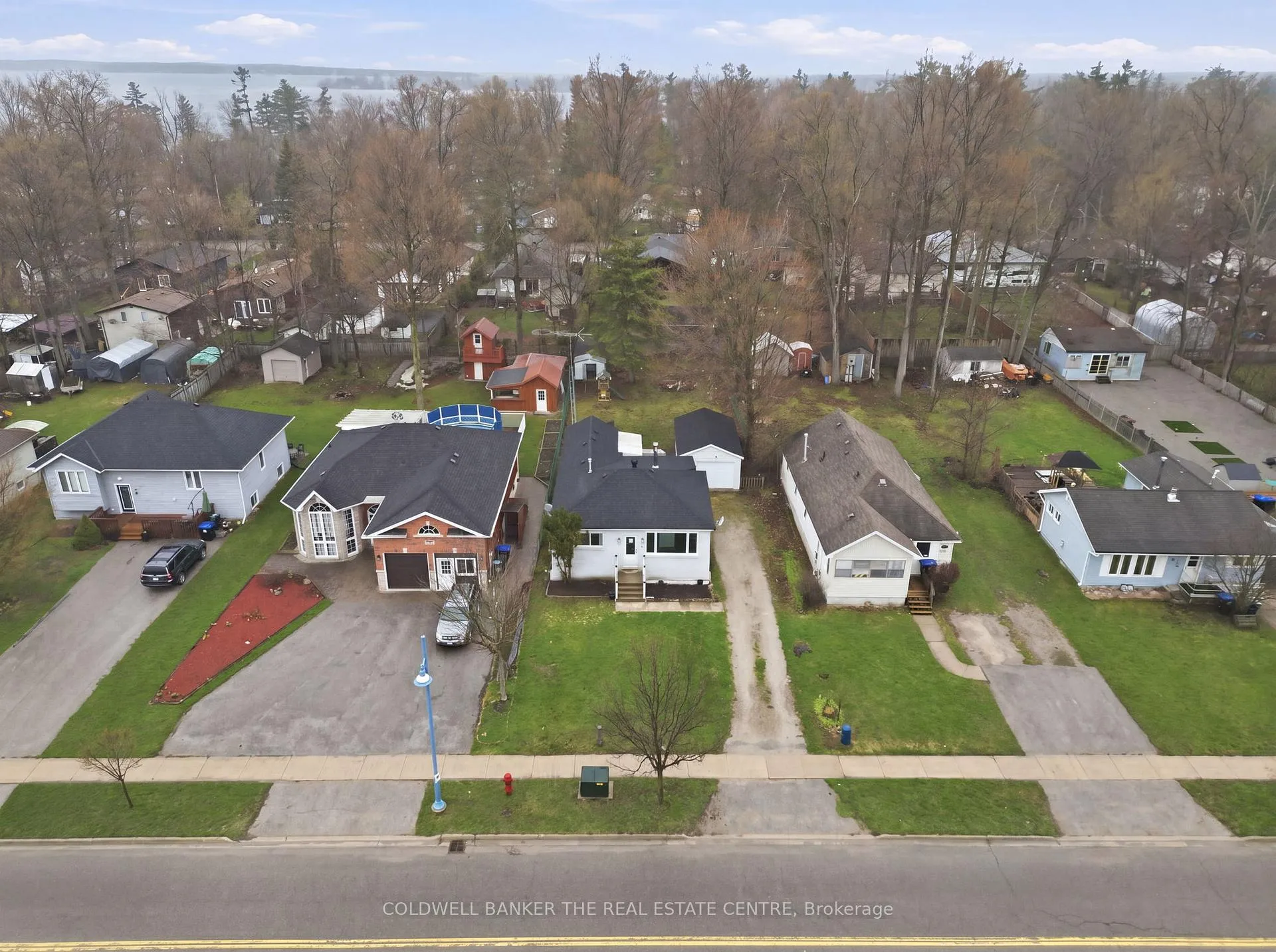 Photo 3 of 749 Innisfil Beach Road, Innisfil, Alcona — HOMEH