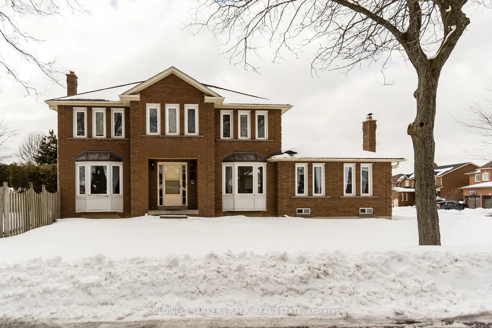 Photo 2 of 11 Foster Crescent, Whitby, Rolling Acres — HOMEH