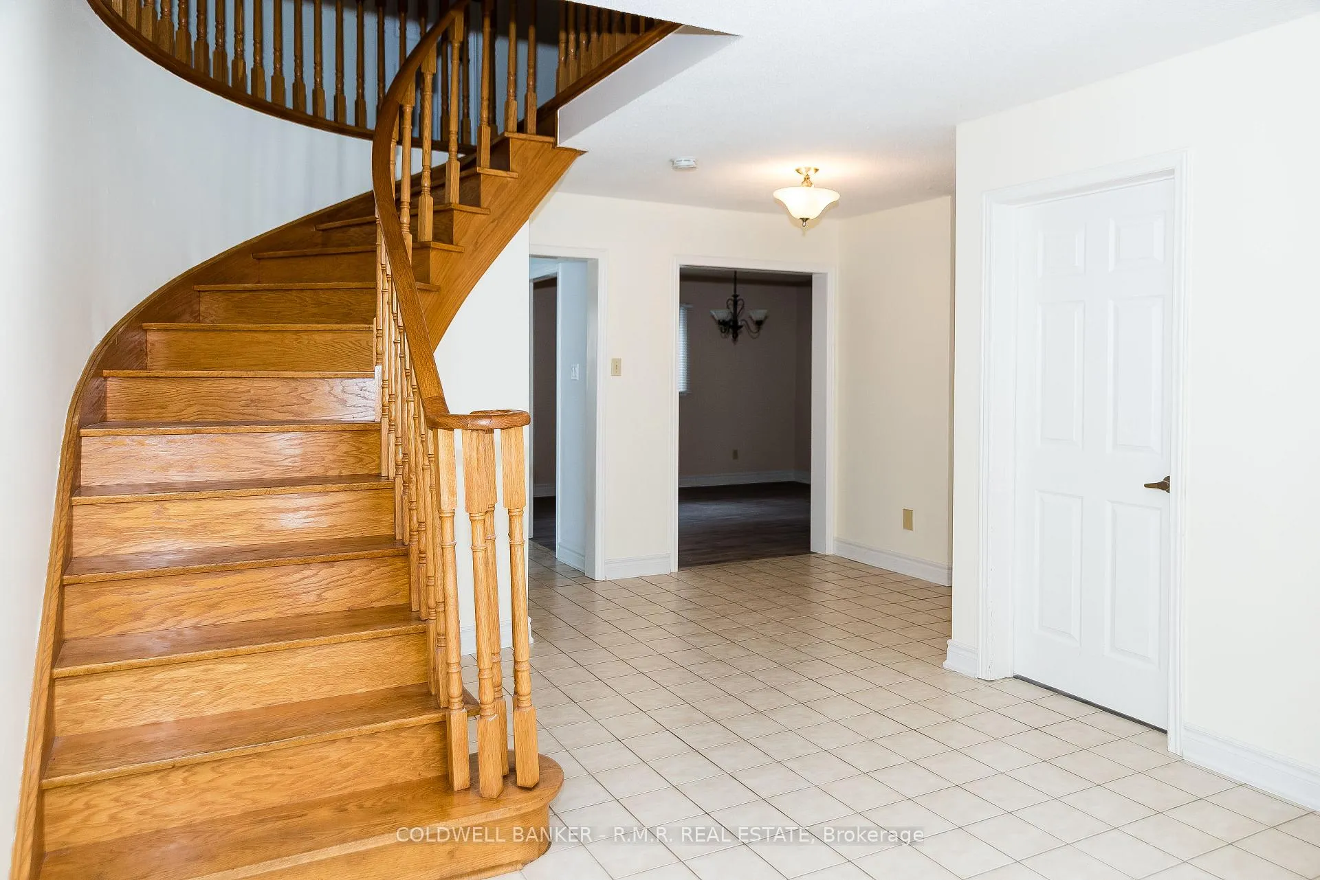 Photo 3 of 11 Foster Crescent, Whitby, Rolling Acres — HOMEH