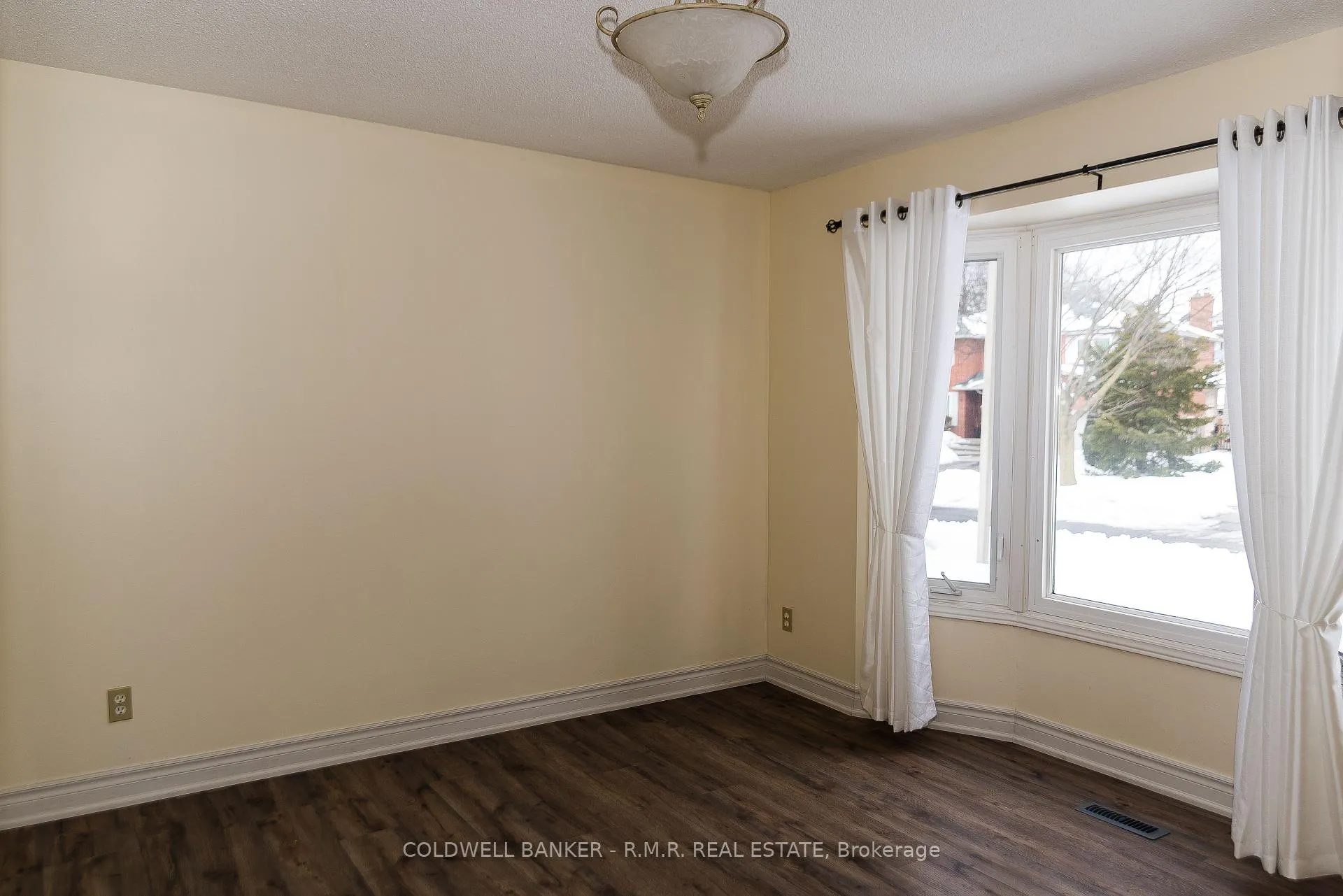 Photo 5 of 11 Foster Crescent, Whitby, Rolling Acres — HOMEH