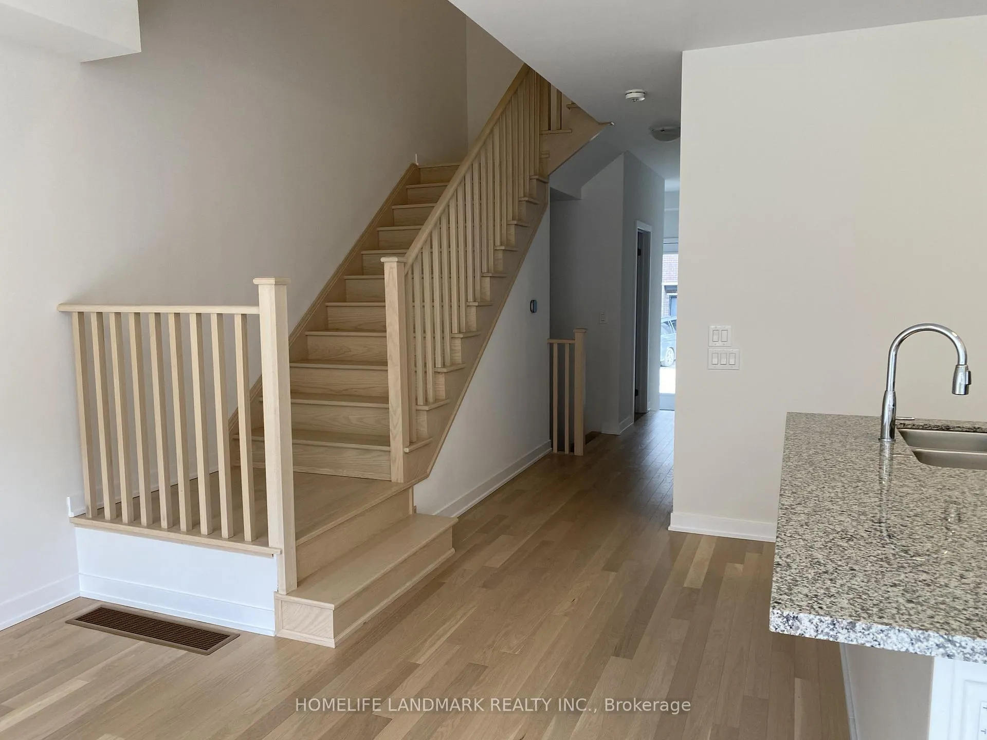 Photo 5 of 36 John Canning Way E, Markham, Unionville — HOMEH