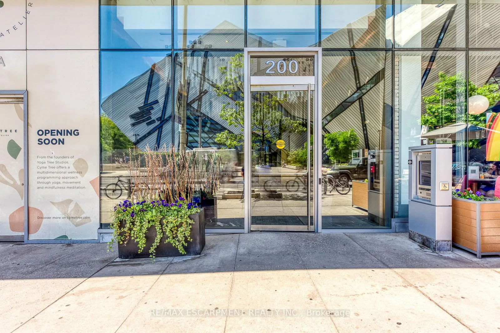 Photo 2 of Unit 2504, 200 Bloor Street W, Toronto, The Annex — HOMEH