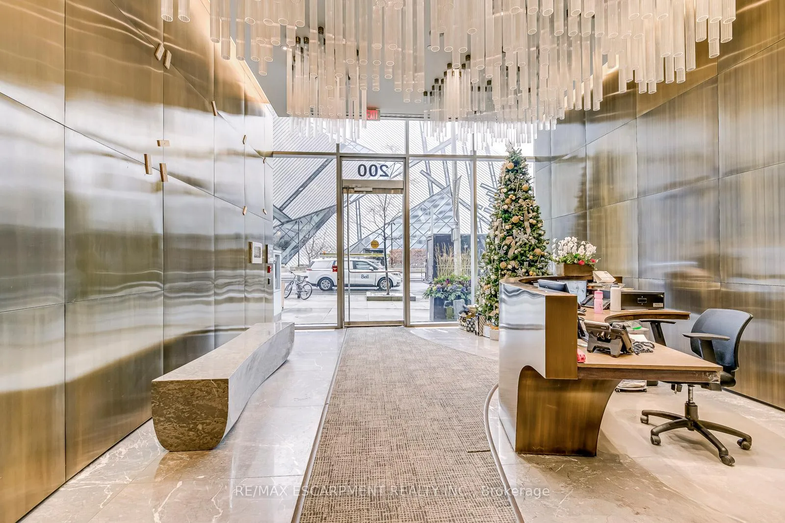 Photo 3 of Unit 2504, 200 Bloor Street W, Toronto, The Annex — HOMEH