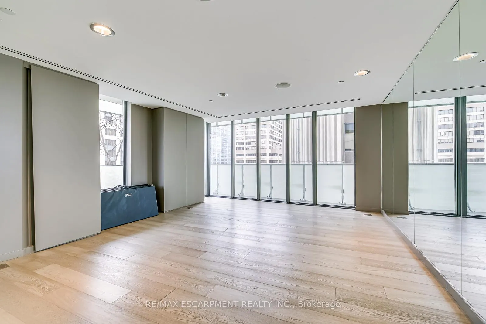 Photo 9 of Unit 2504, 200 Bloor Street W, Toronto, The Annex — HOMEH