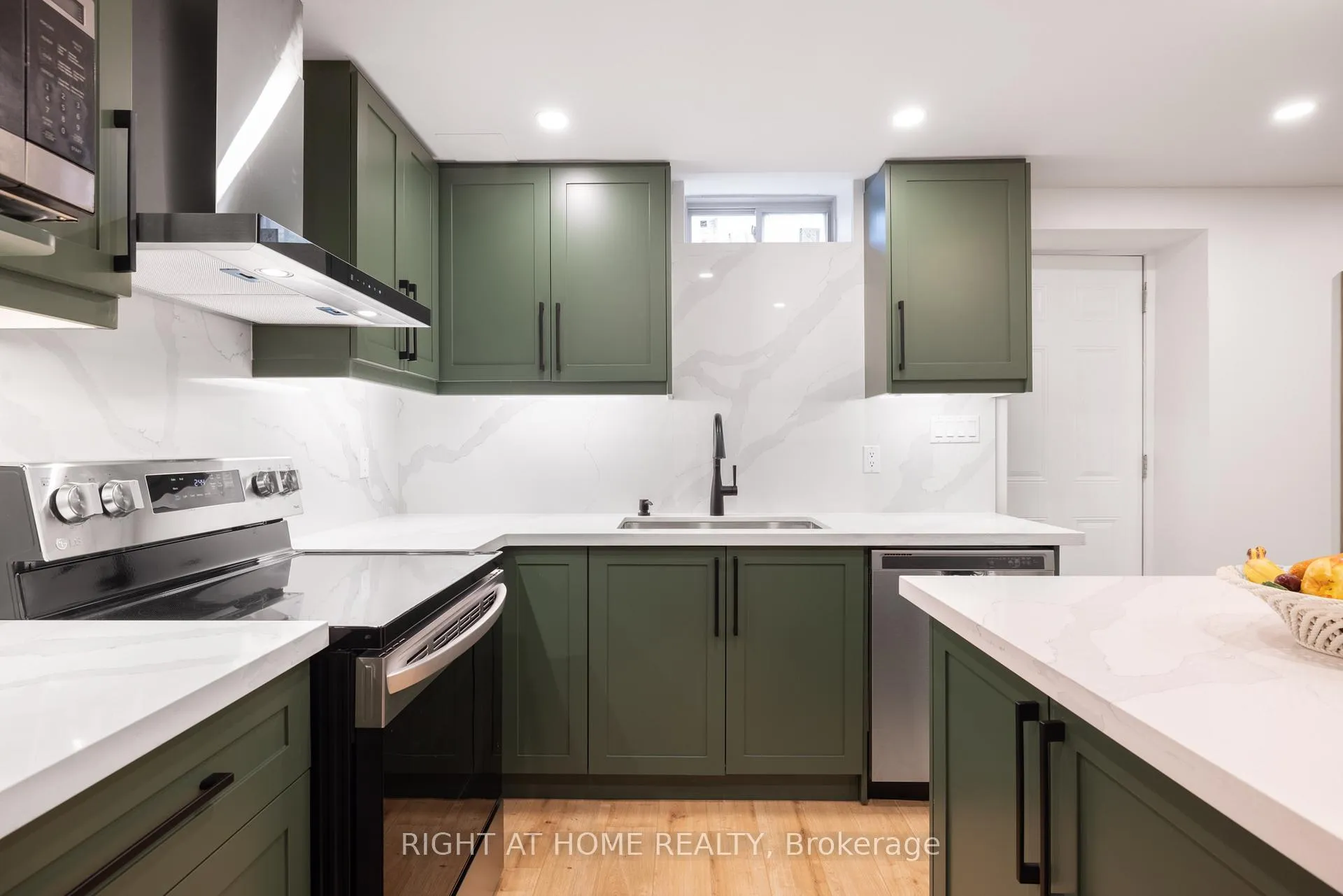 Photo 8 of 5 Chant Crescent, Ajax, Northwest Ajax — HOMEH