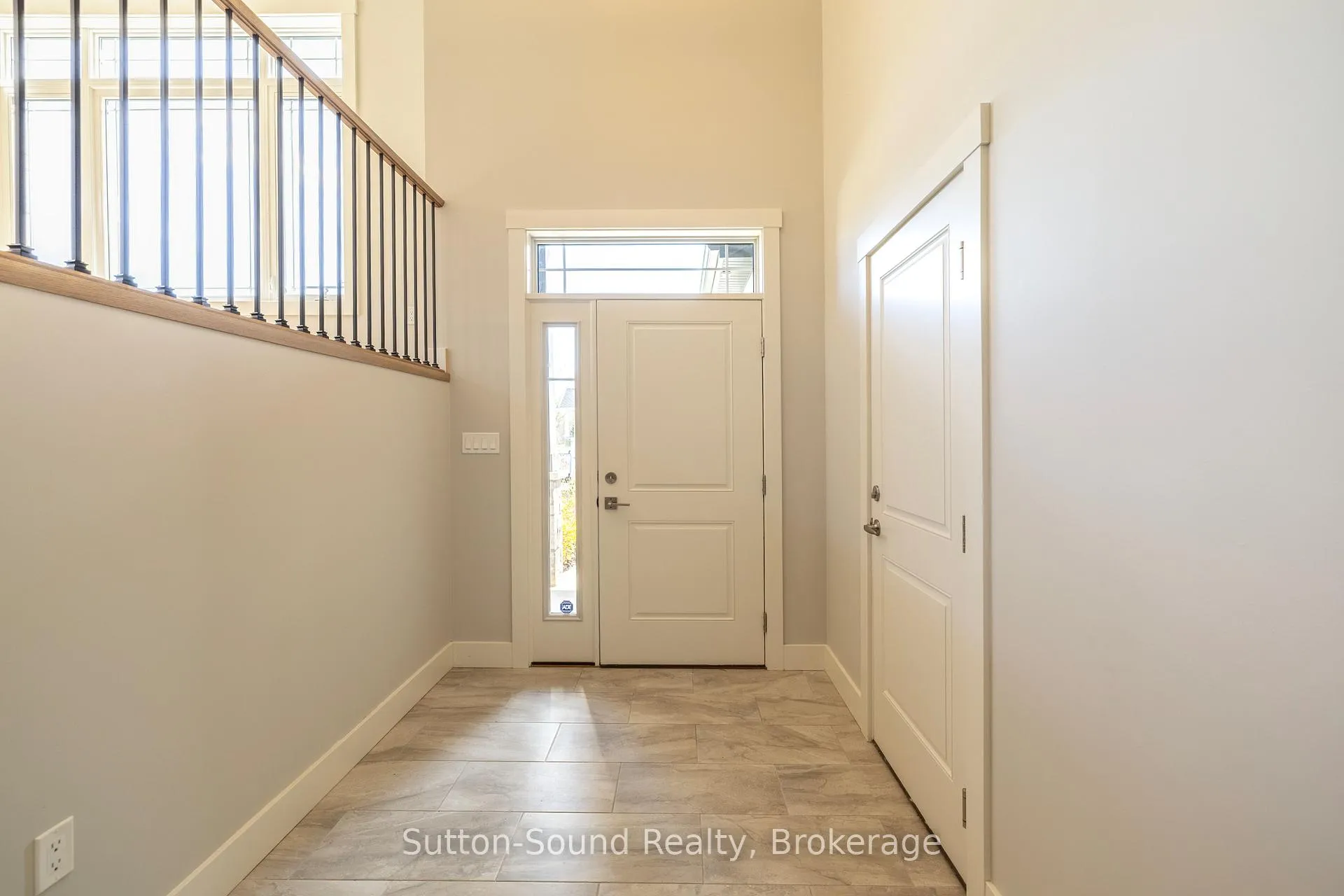 Photo 3 of 368 5th Ave A W, Owen Sound — HOMEH