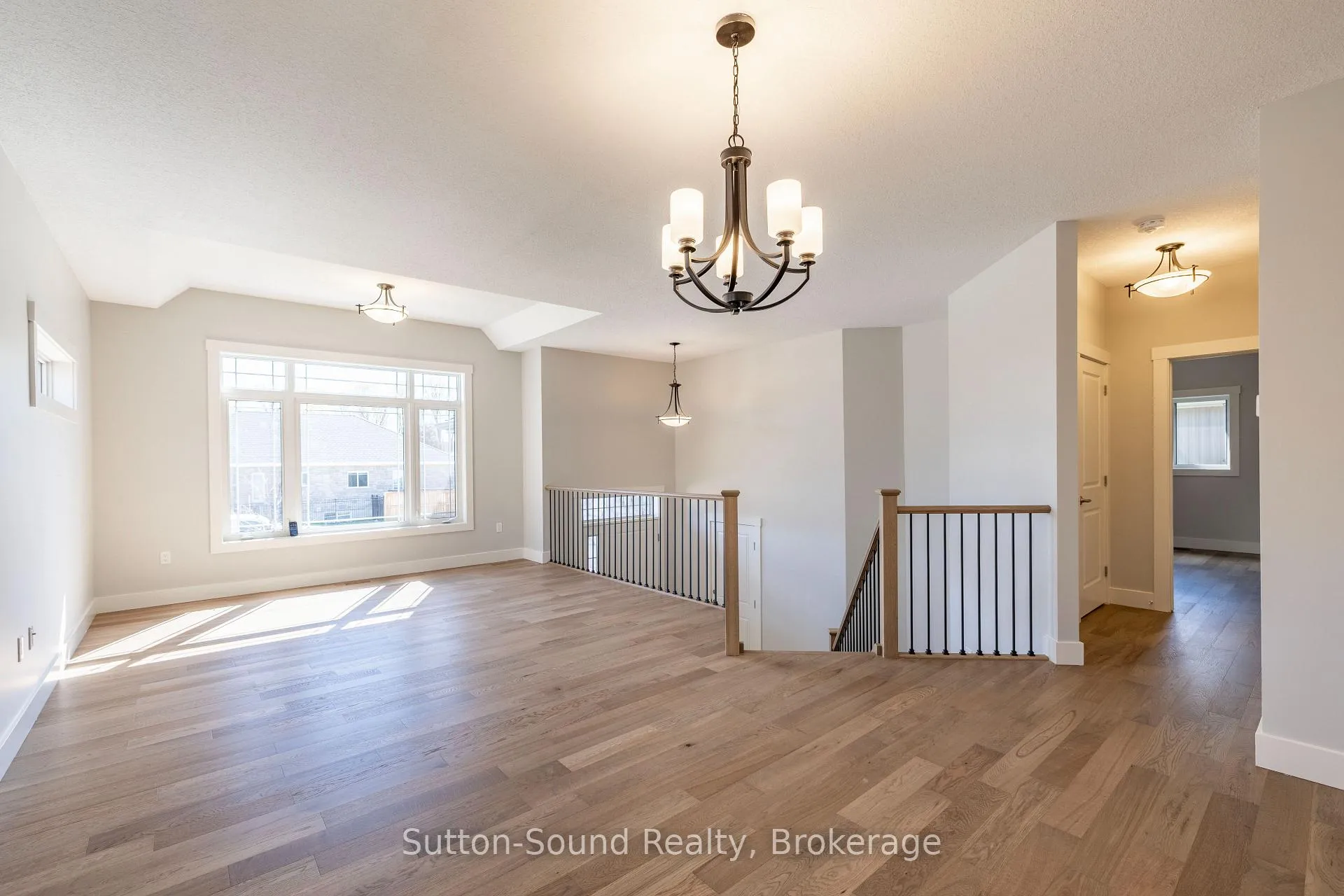 Photo 5 of 368 5th Ave A W, Owen Sound — HOMEH