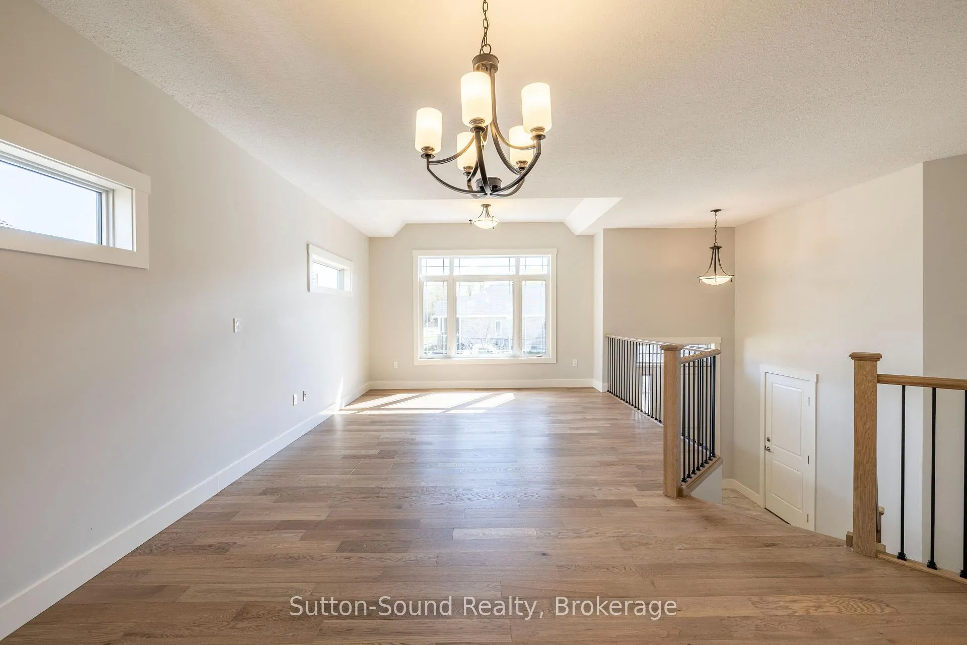 Photo 8 of 368 5th Ave A W, Owen Sound — HOMEH