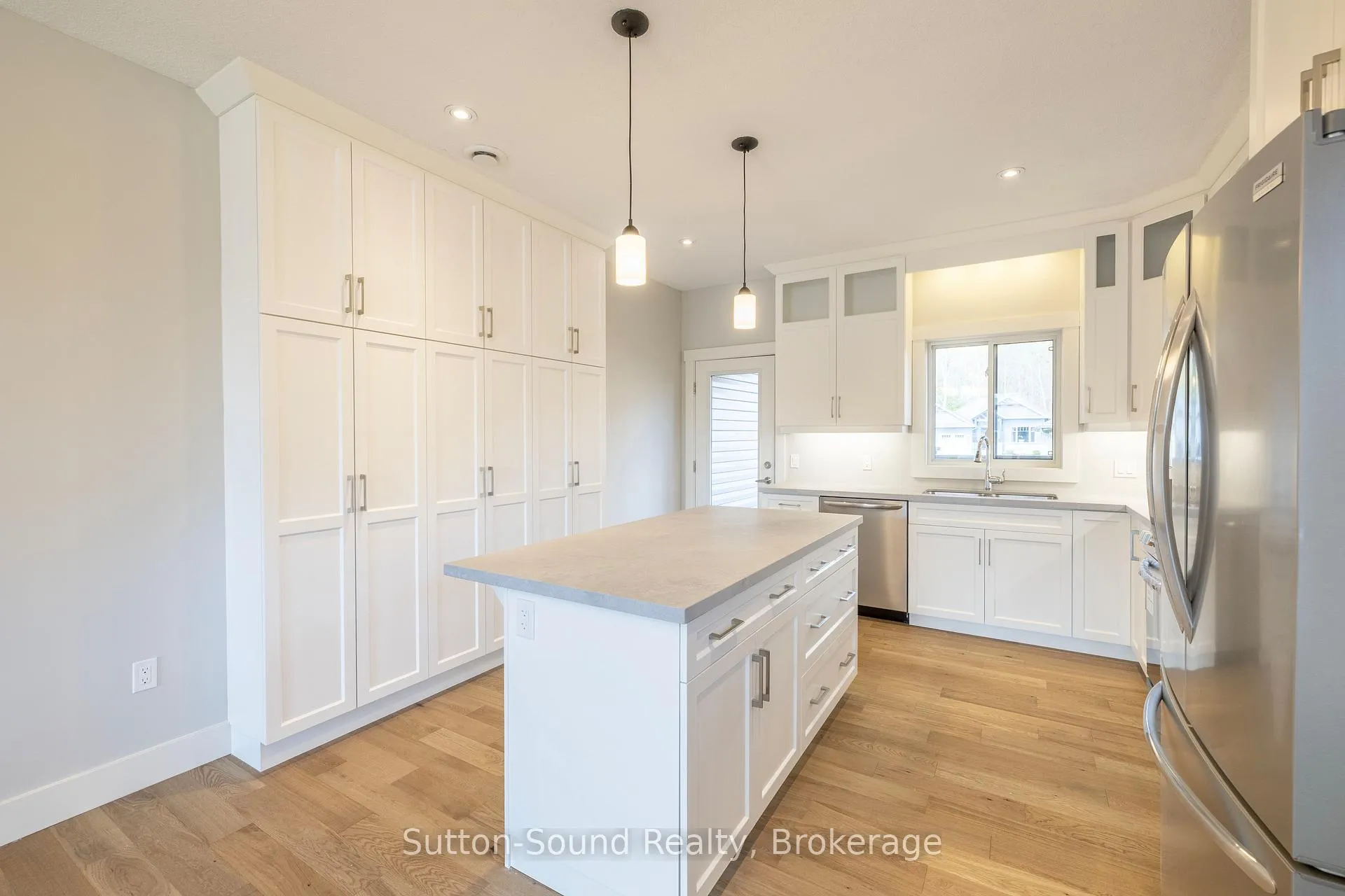 Photo 11 of 368 5th Ave A W, Owen Sound — HOMEH