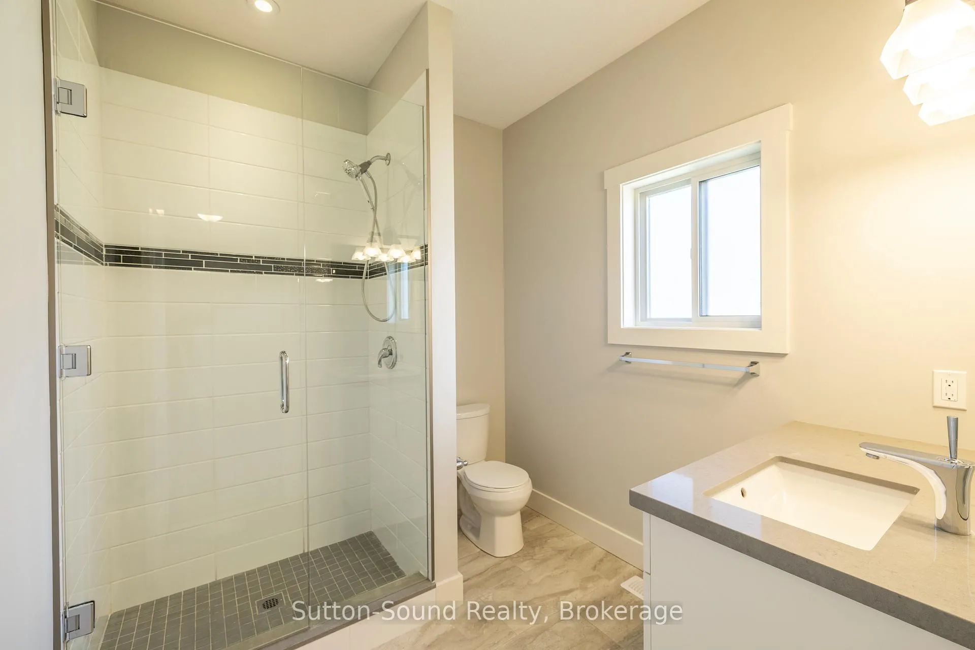 Photo 15 of 368 5th Ave A W, Owen Sound — HOMEH