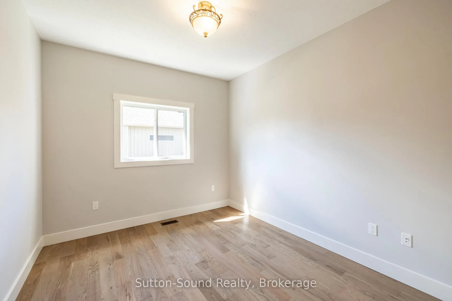 Photo 19 of 368 5th Ave A W, Owen Sound — HOMEH