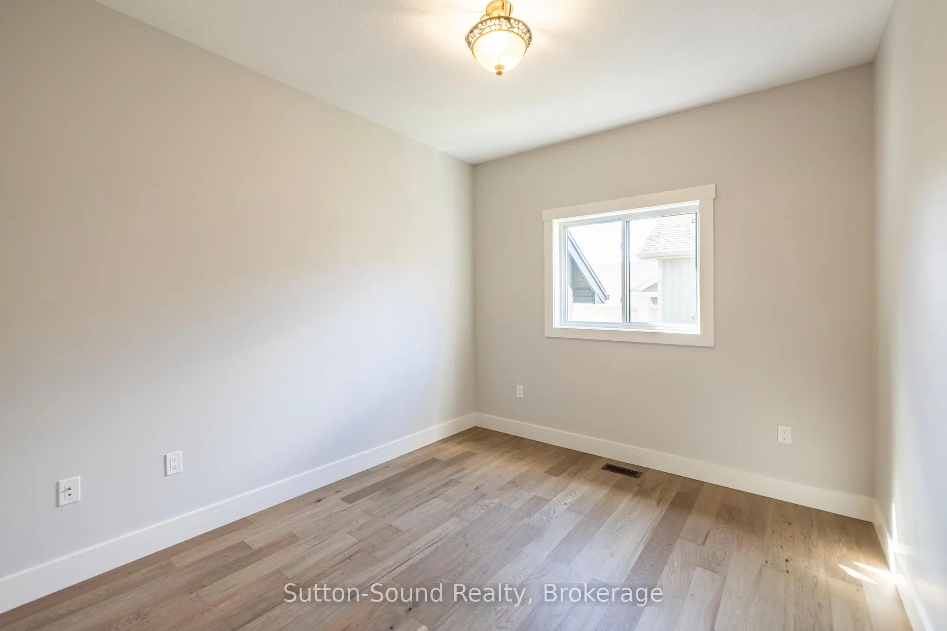 Photo 21 of 368 5th Ave A W, Owen Sound — HOMEH
