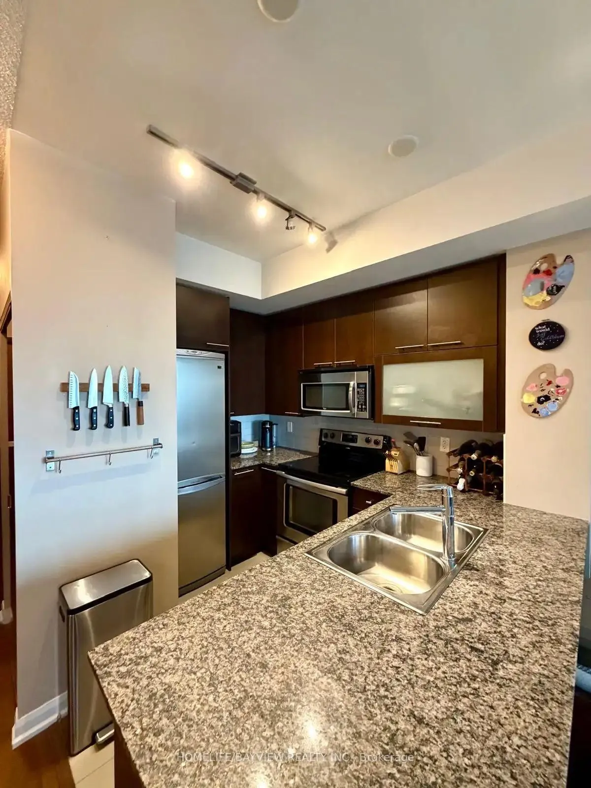 Photo 2 of Unit 2012, 500 Sherbourne Street, Toronto, North St. James Town — HOMEH