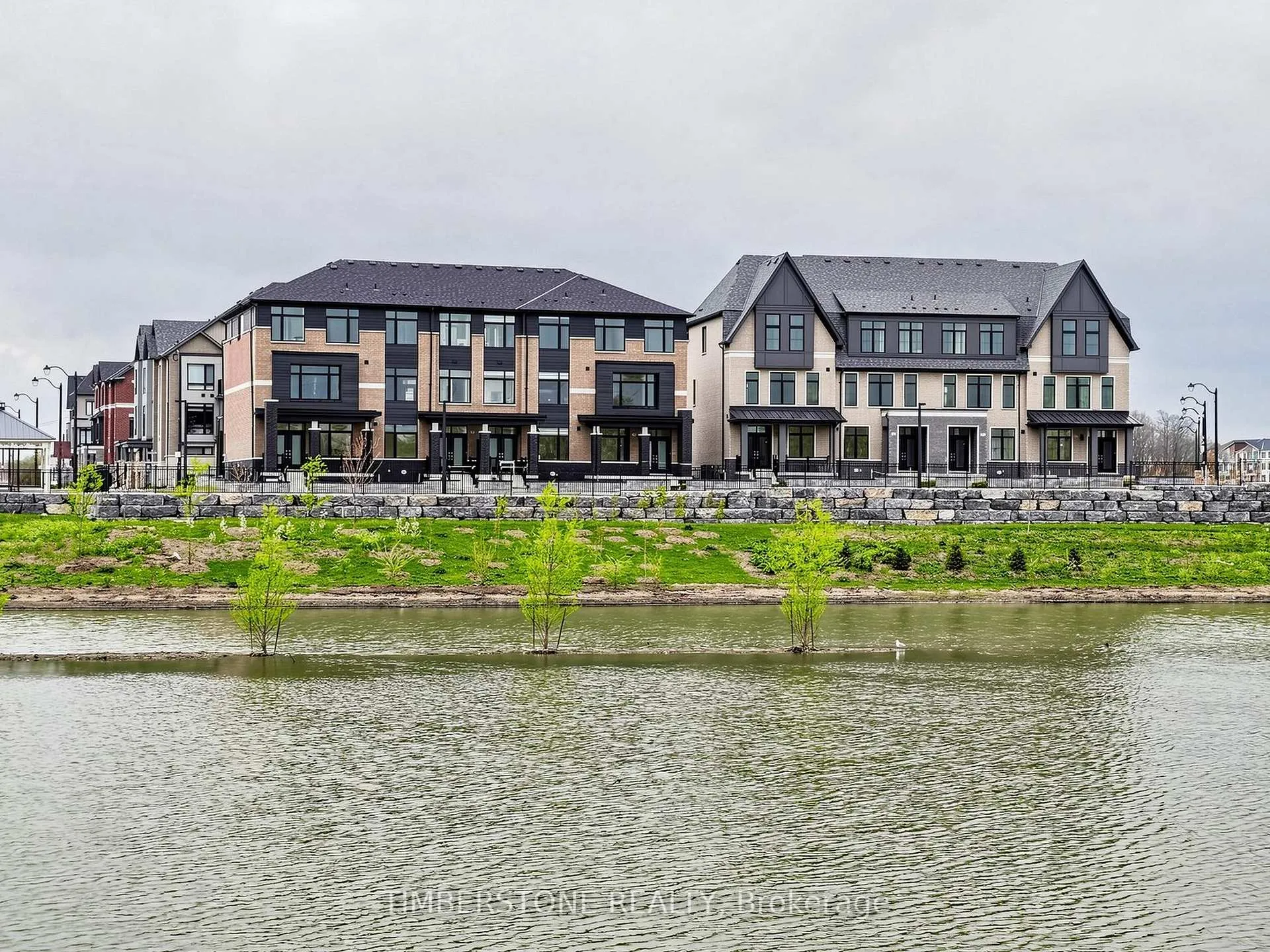 Photo 4 of 78 Blue Pond Drive, Brampton, Northwest Brampton — HOMEH