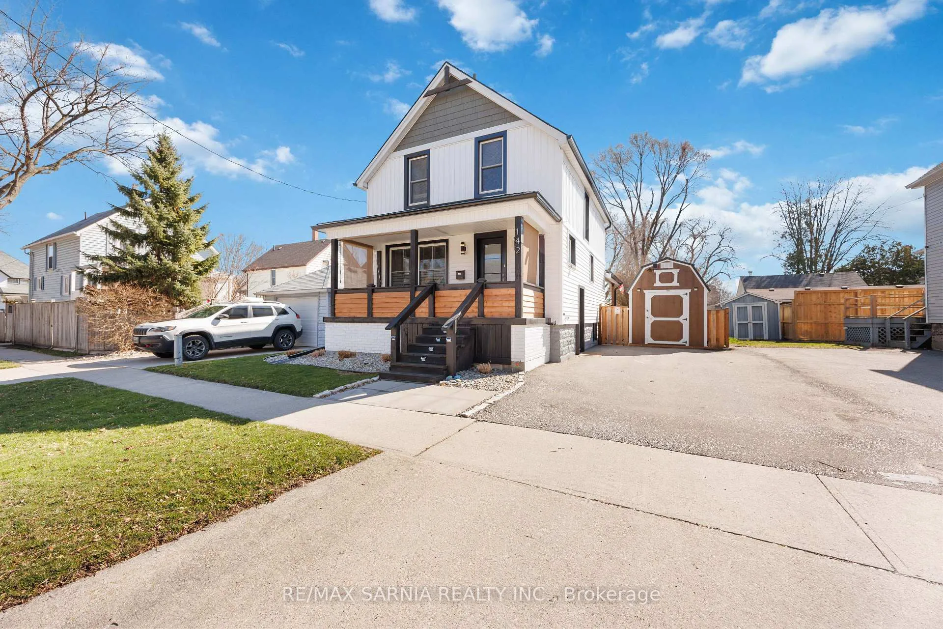 Photo 1 of 142 Mackenzie Street S, Sarnia — HOMEH