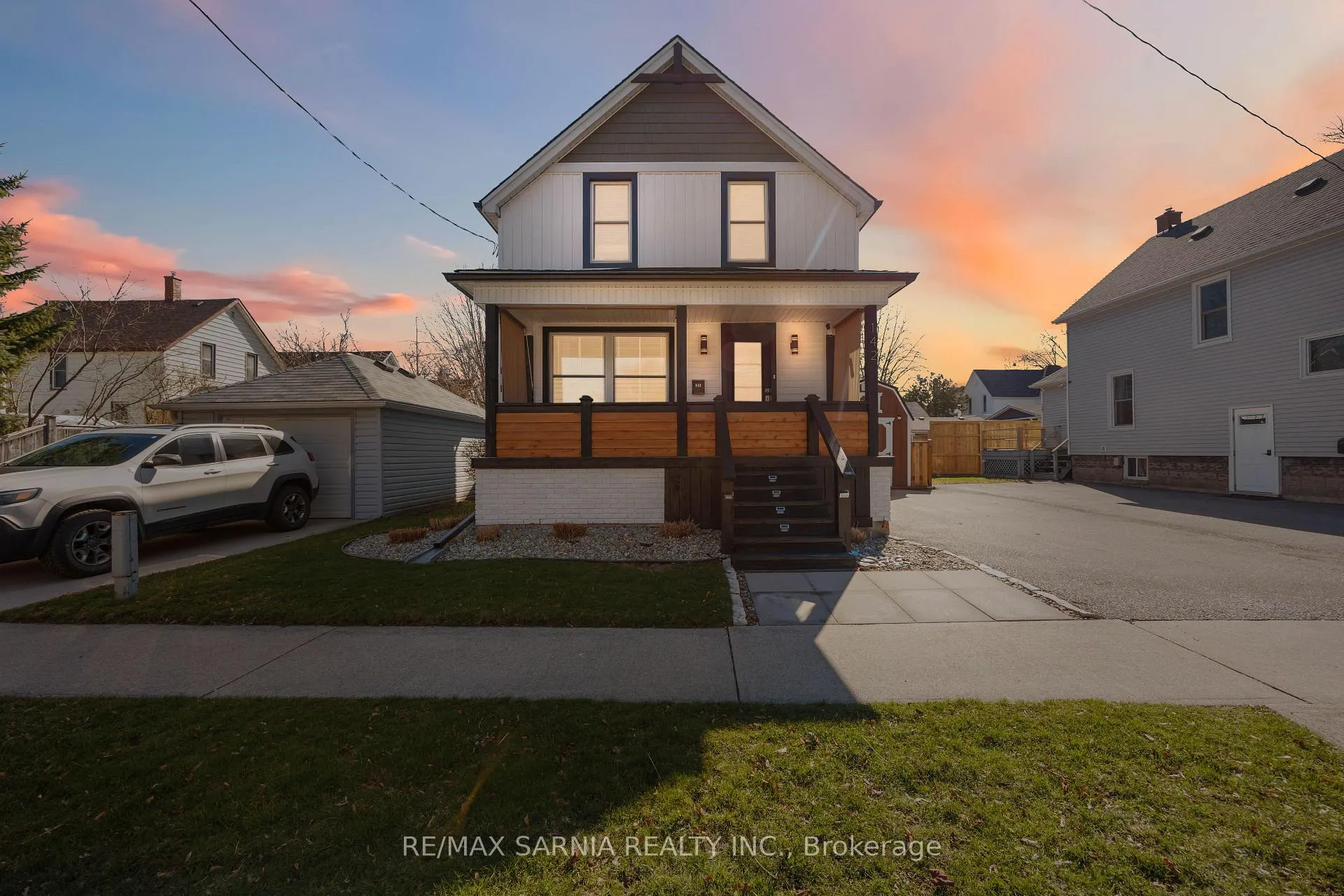 Photo 3 of 142 Mackenzie Street S, Sarnia — HOMEH
