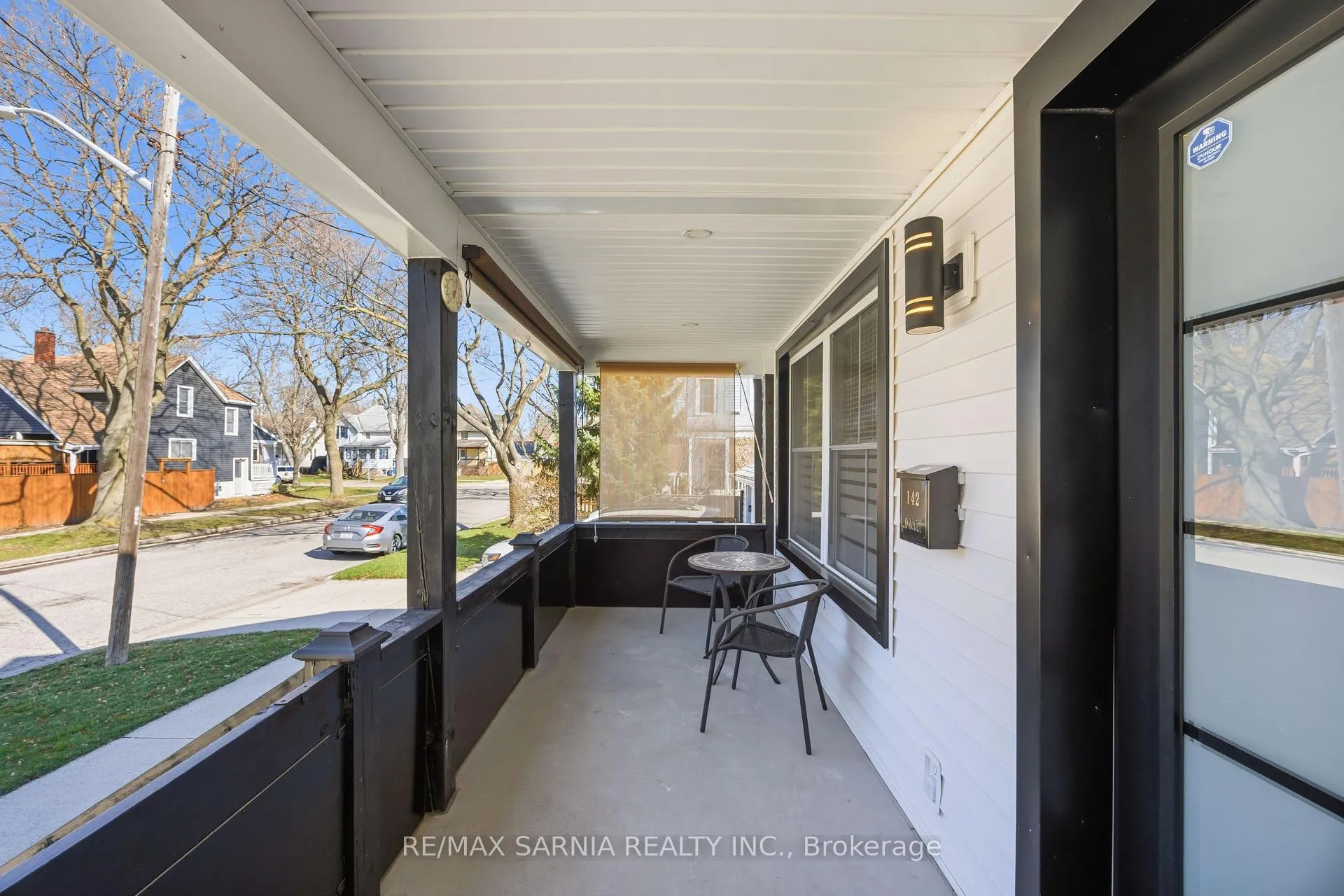 Photo 5 of 142 Mackenzie Street S, Sarnia — HOMEH