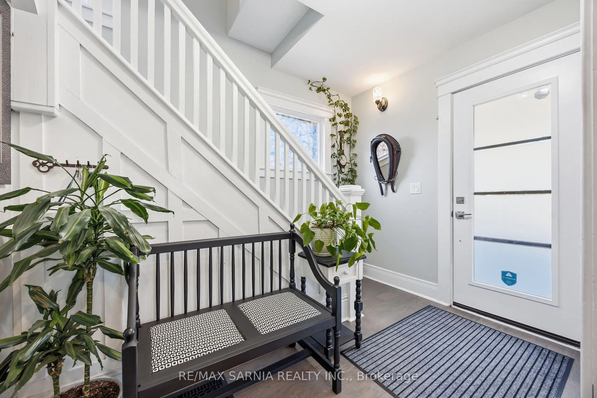 Photo 6 of 142 Mackenzie Street S, Sarnia — HOMEH