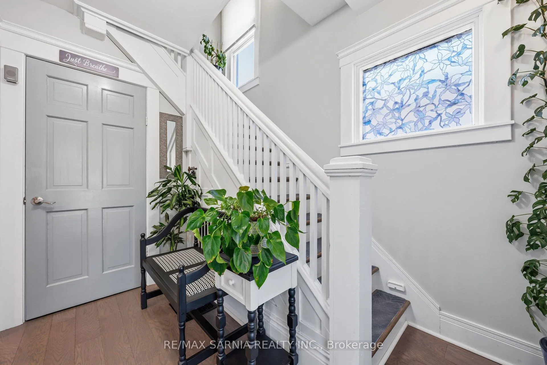 Photo 7 of 142 Mackenzie Street S, Sarnia — HOMEH