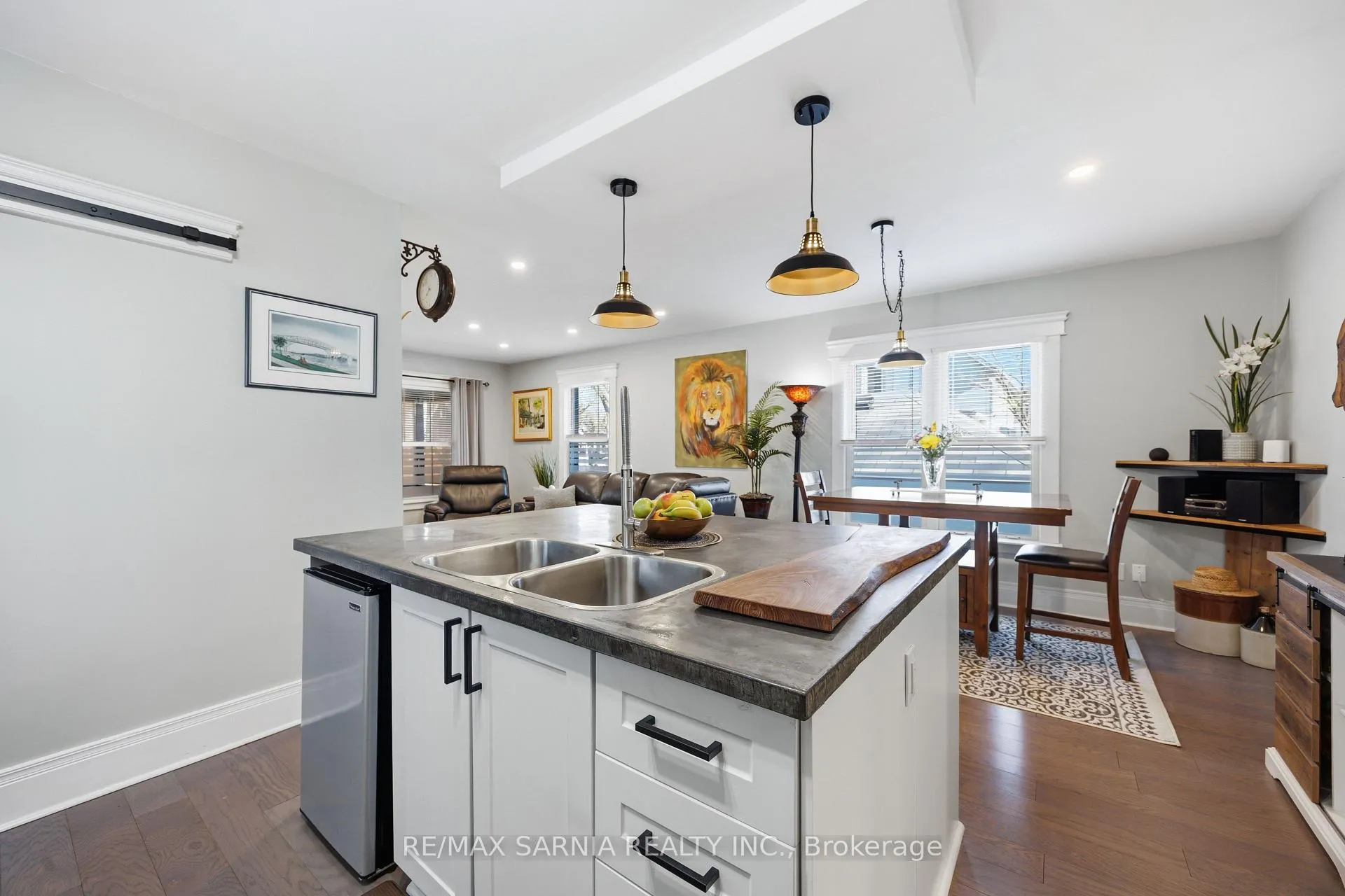 Photo 16 of 142 Mackenzie Street S, Sarnia — HOMEH