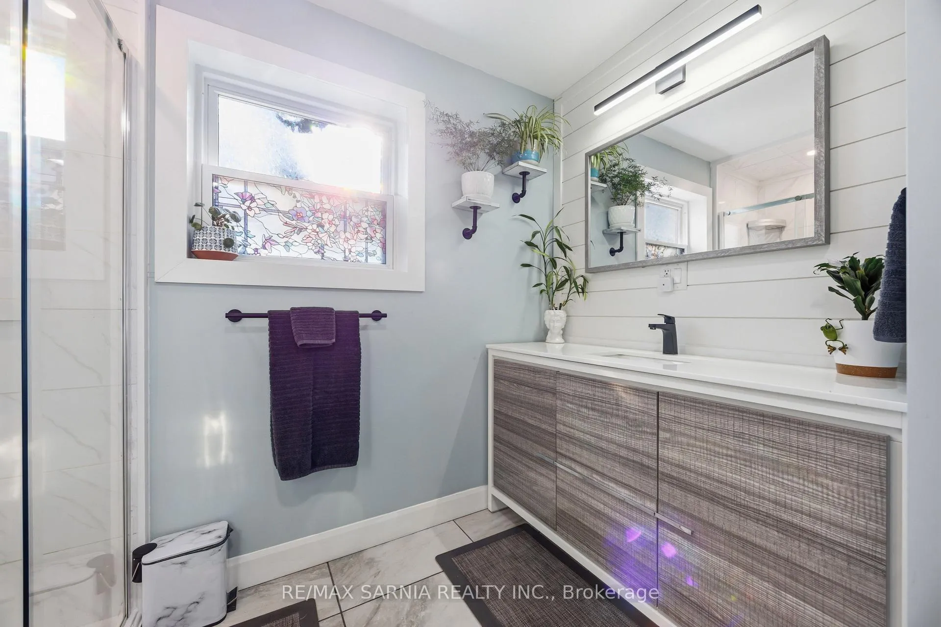 Photo 18 of 142 Mackenzie Street S, Sarnia — HOMEH