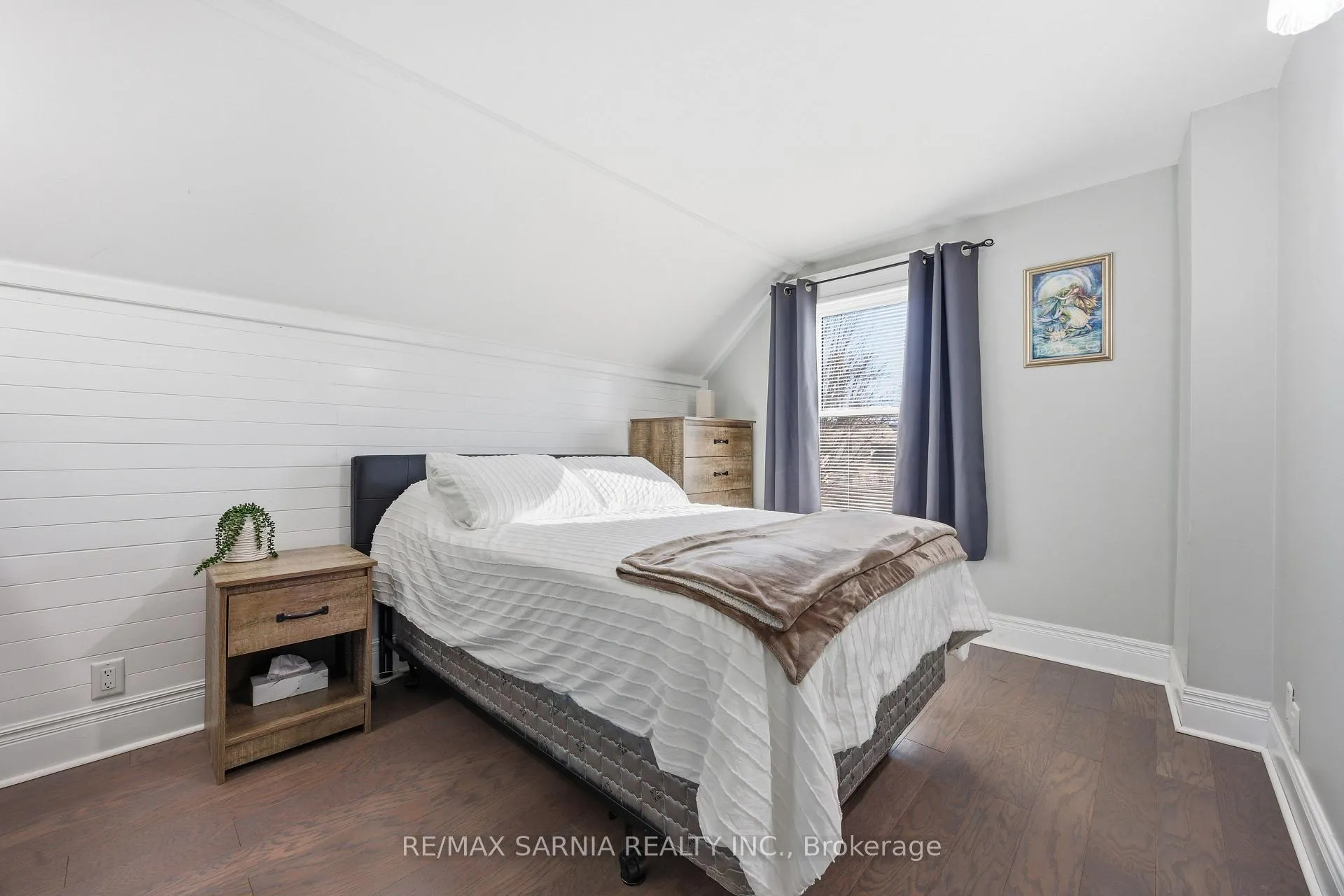 Photo 21 of 142 Mackenzie Street S, Sarnia — HOMEH