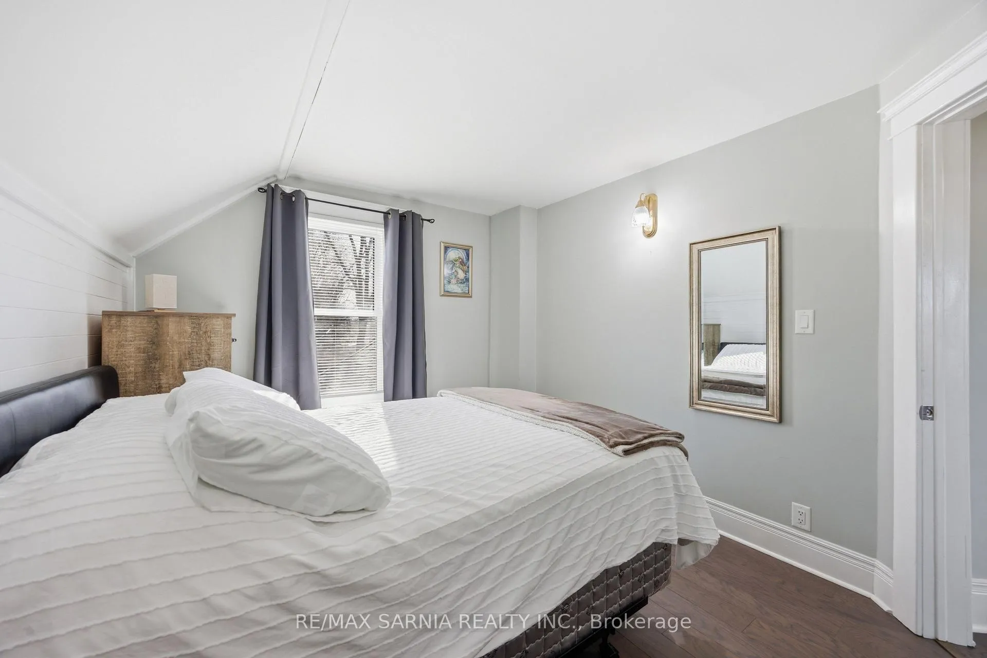 Photo 23 of 142 Mackenzie Street S, Sarnia — HOMEH