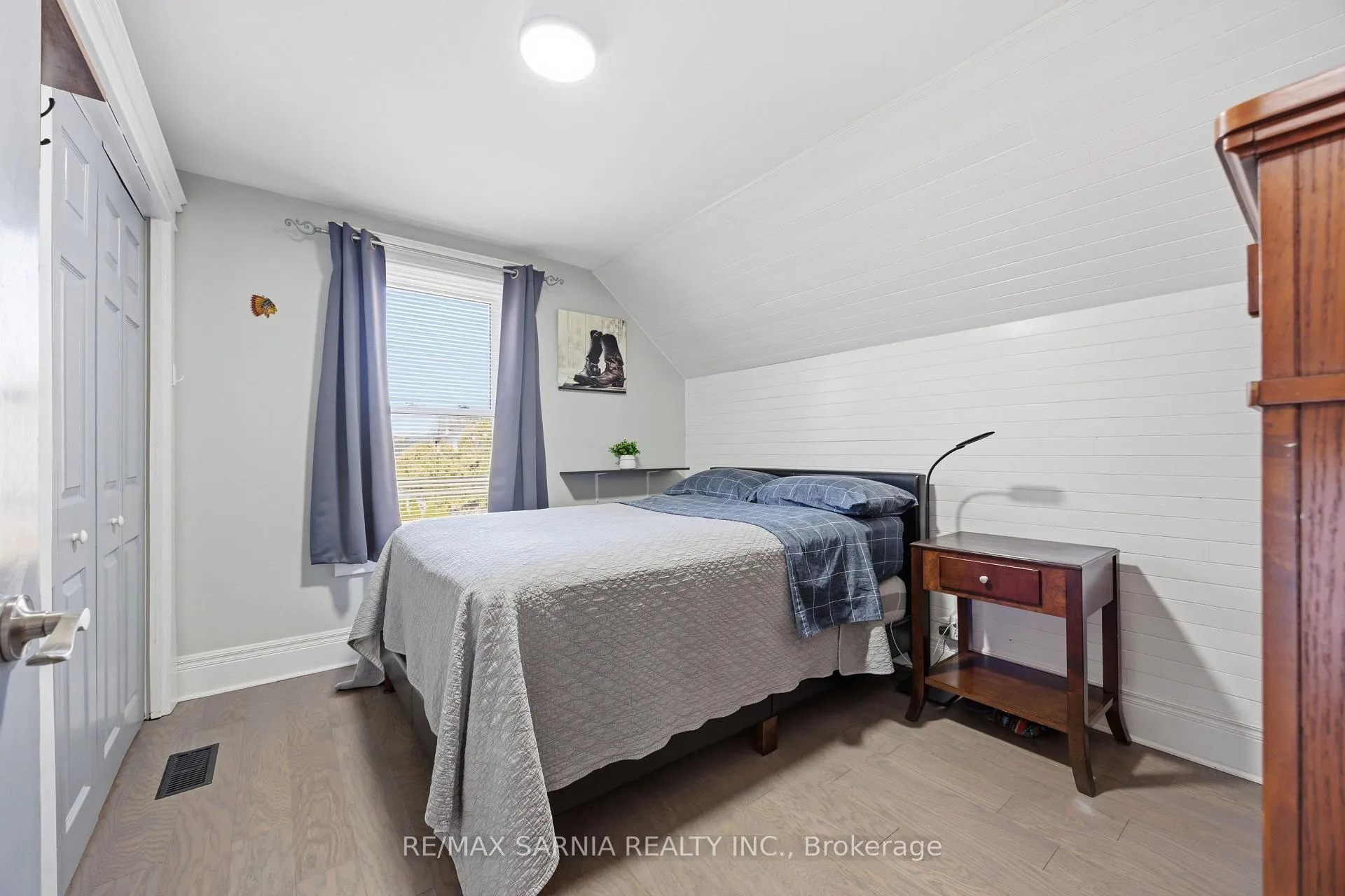 Photo 24 of 142 Mackenzie Street S, Sarnia — HOMEH
