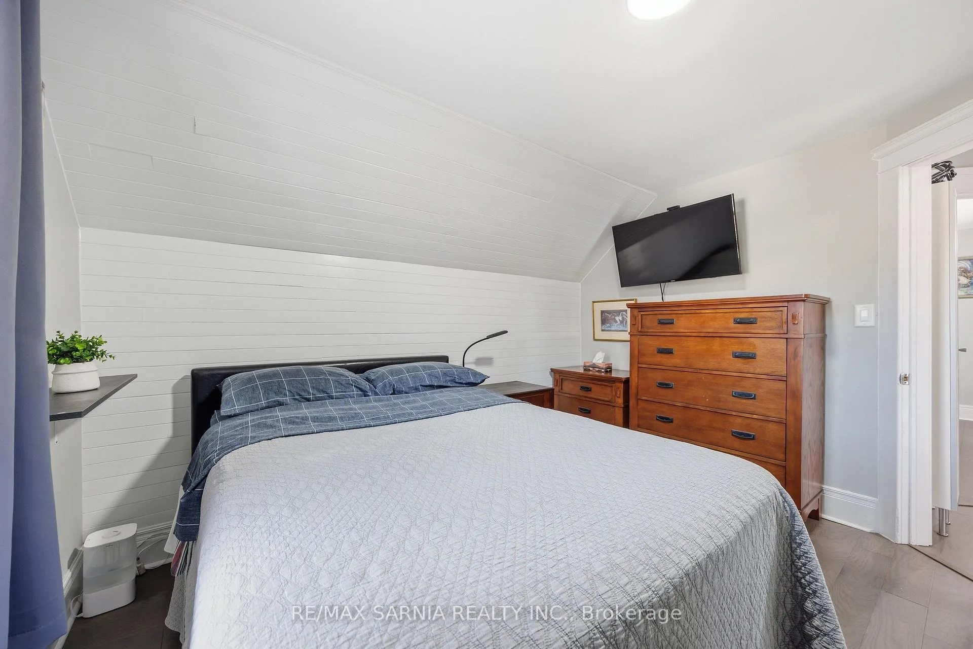 Photo 25 of 142 Mackenzie Street S, Sarnia — HOMEH