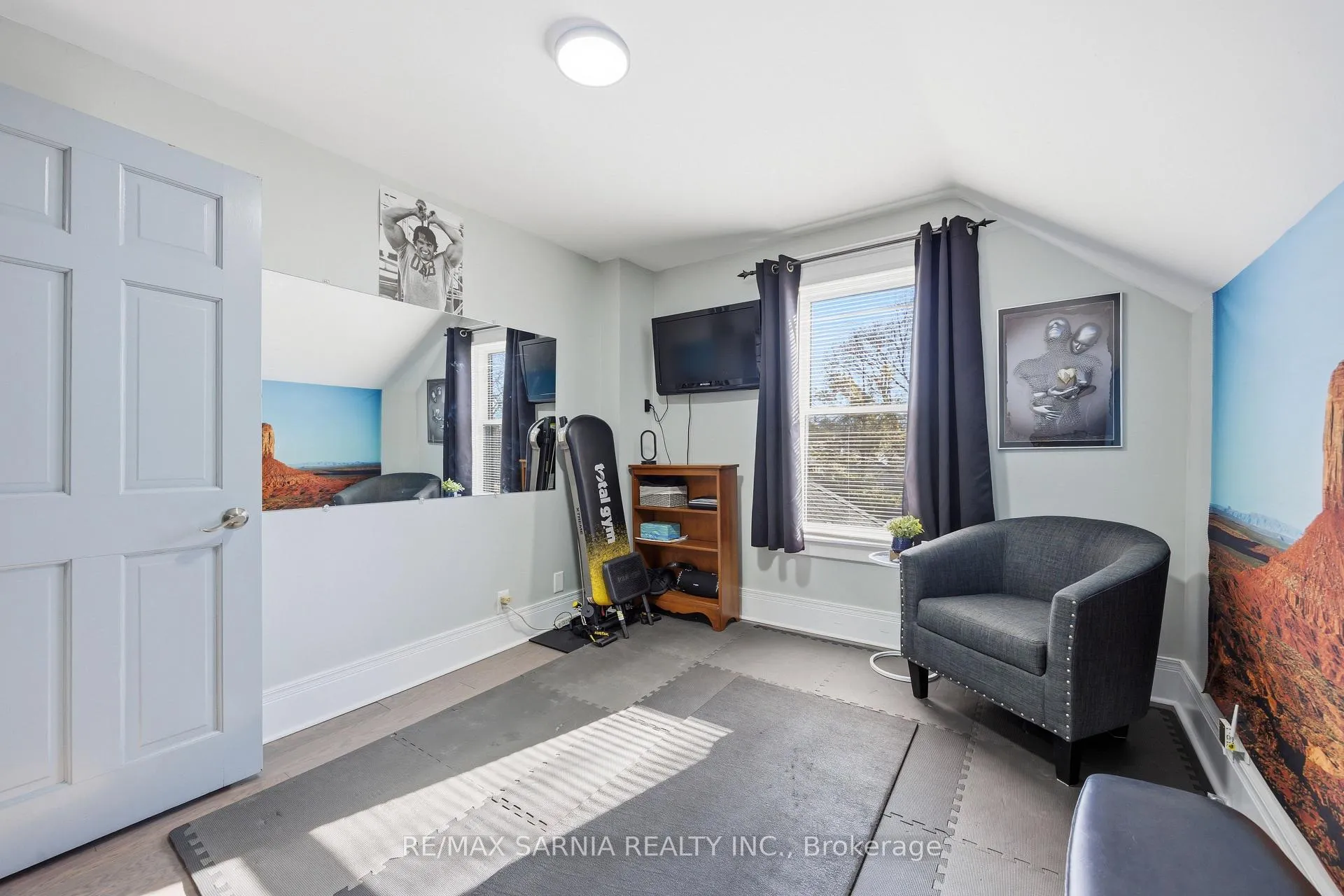 Photo 29 of 142 Mackenzie Street S, Sarnia — HOMEH