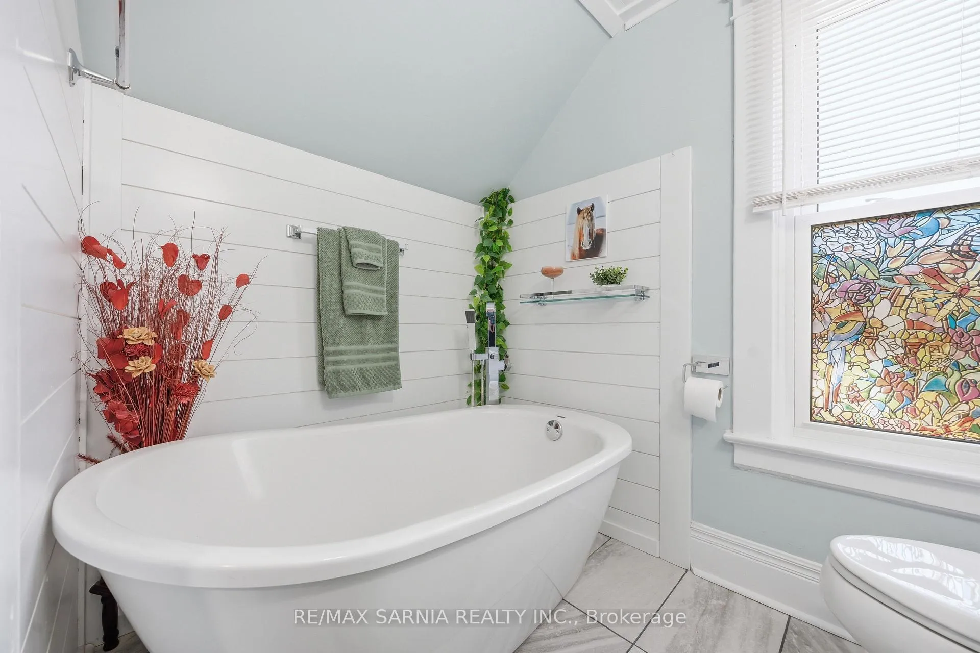 Photo 31 of 142 Mackenzie Street S, Sarnia — HOMEH