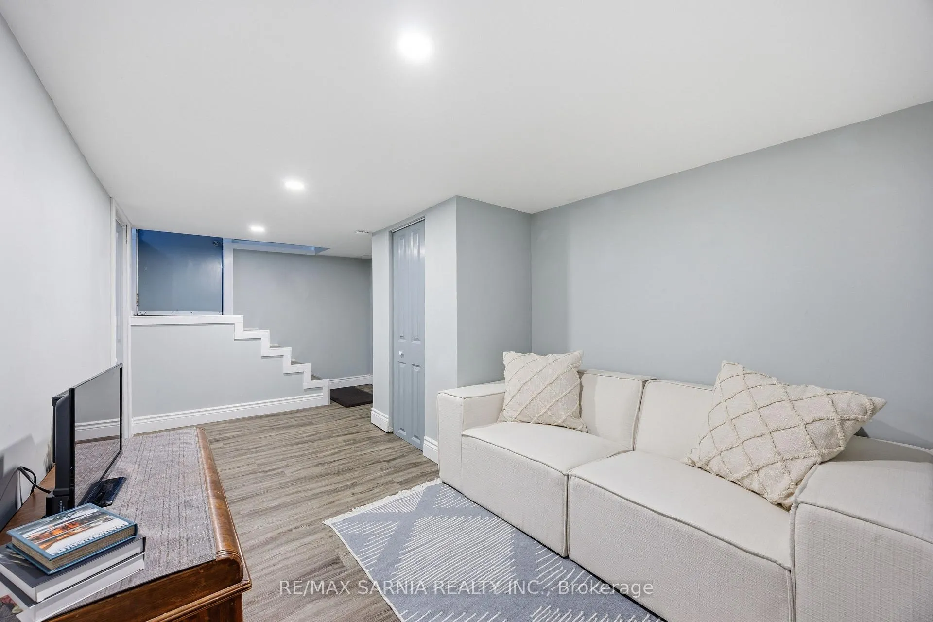 Photo 34 of 142 Mackenzie Street S, Sarnia — HOMEH
