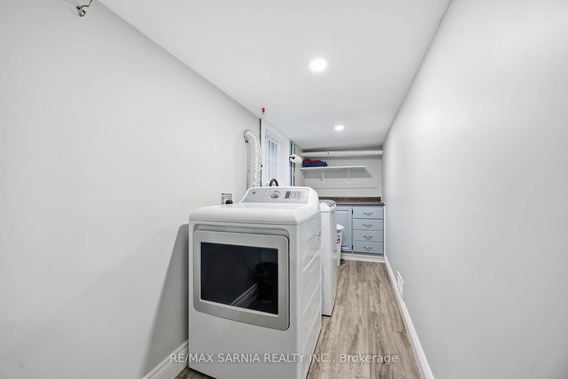 Photo 35 of 142 Mackenzie Street S, Sarnia — HOMEH