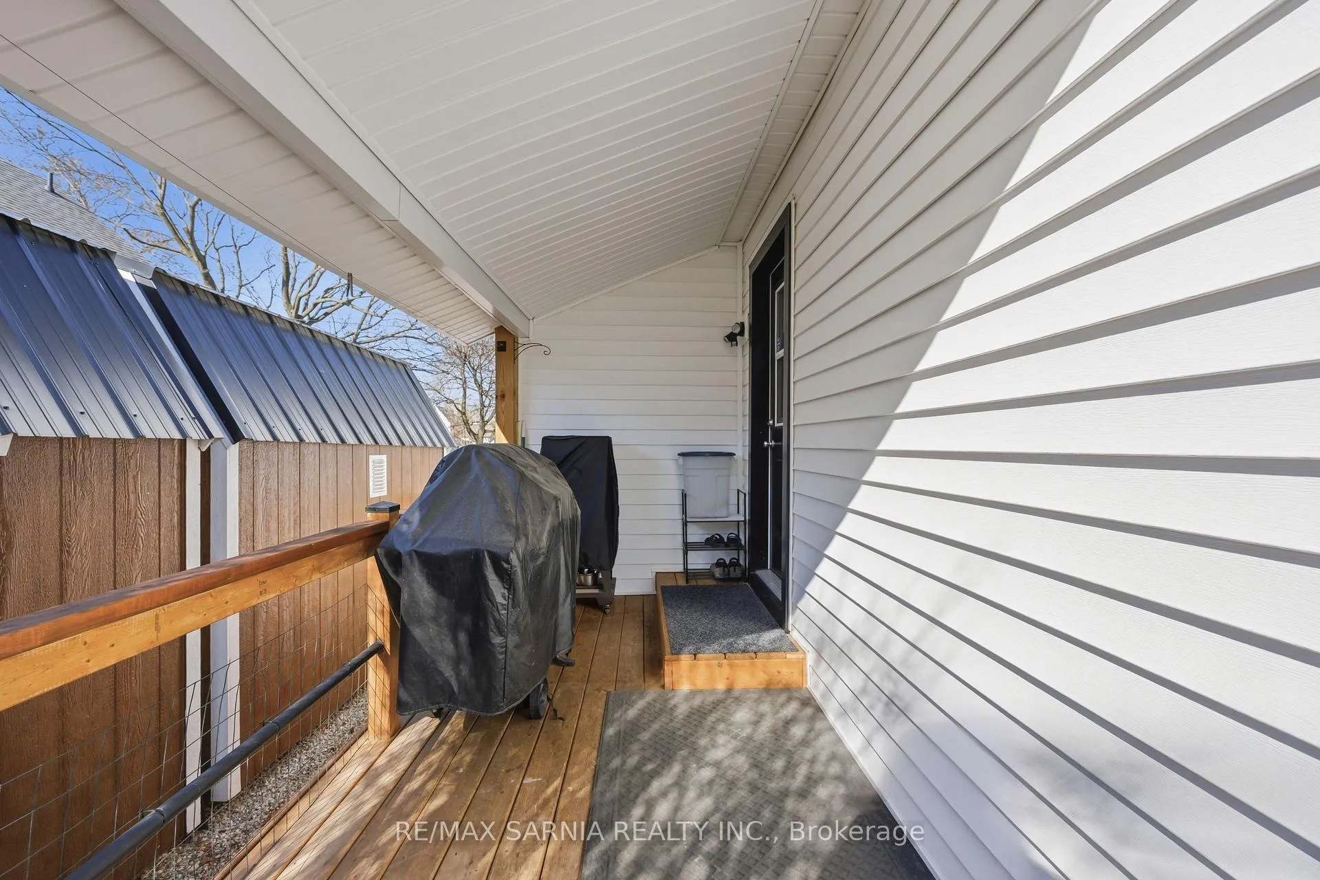 Photo 38 of 142 Mackenzie Street S, Sarnia — HOMEH